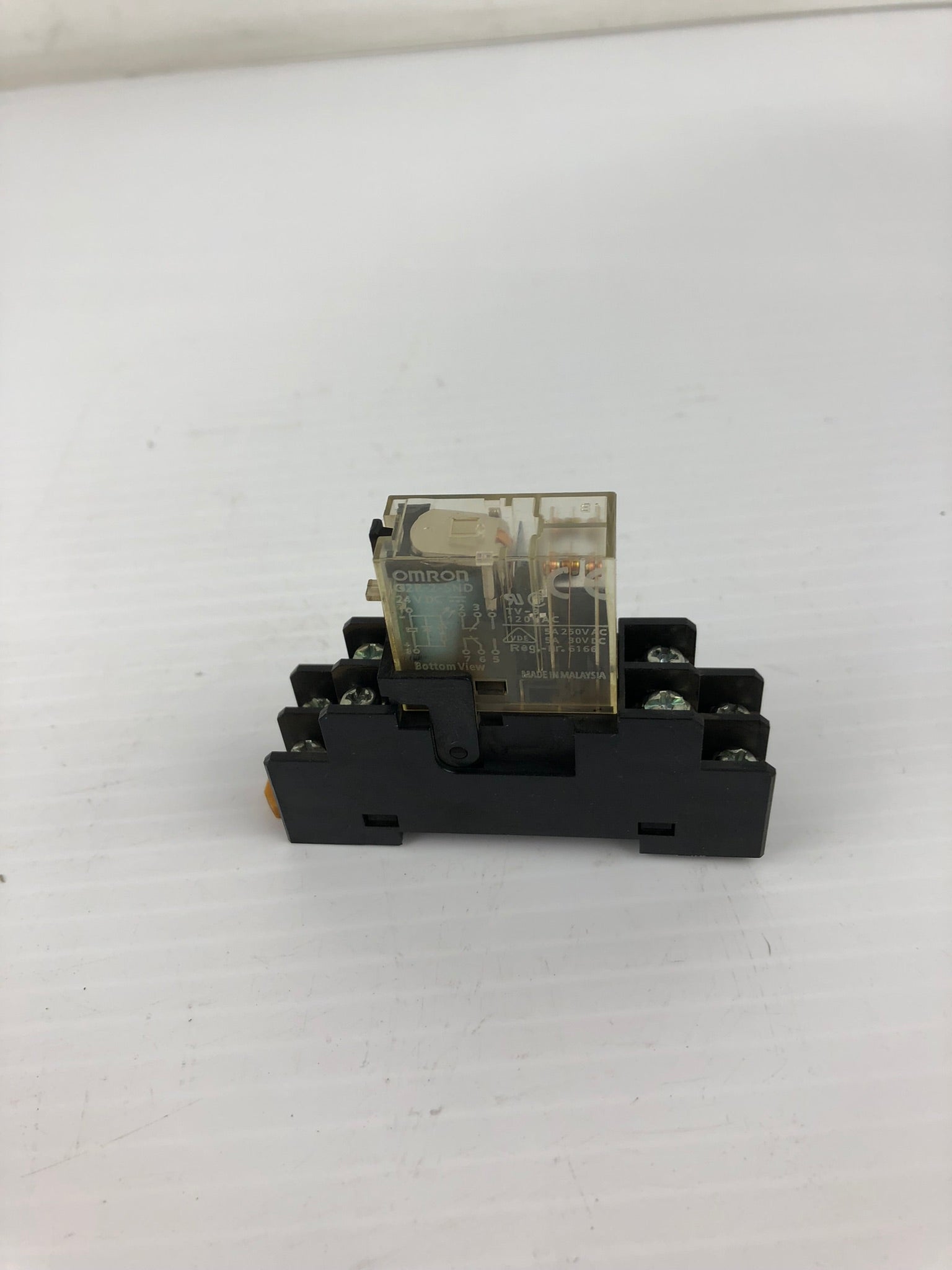 Omron Relay G2R-2-SND with Base 14Z5C 5A 250V