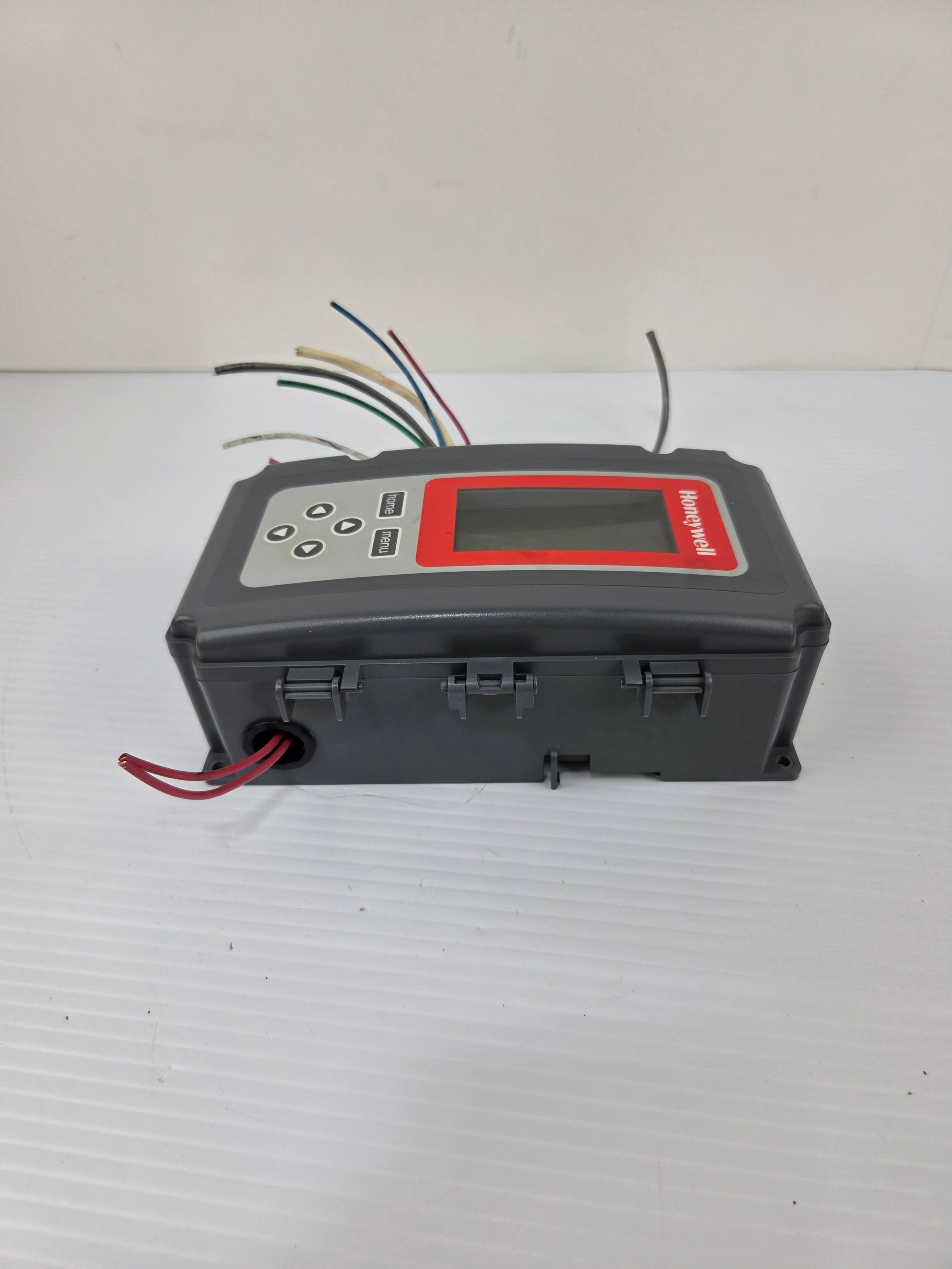 Honeywell T775M2048 Temperature Controller