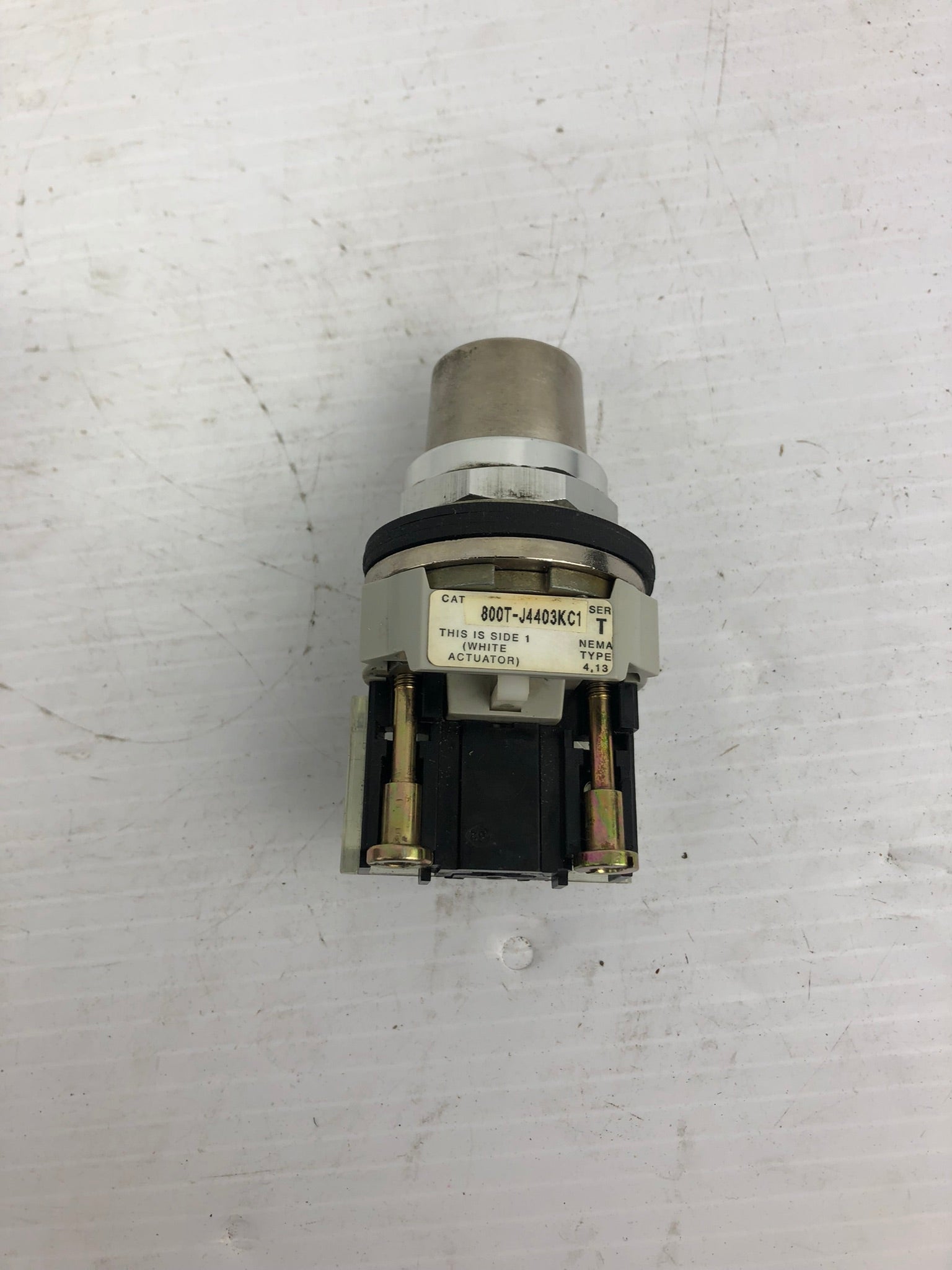 Allen-Bradley 800T-J4403KC1 Selector Switch Series T - No Key