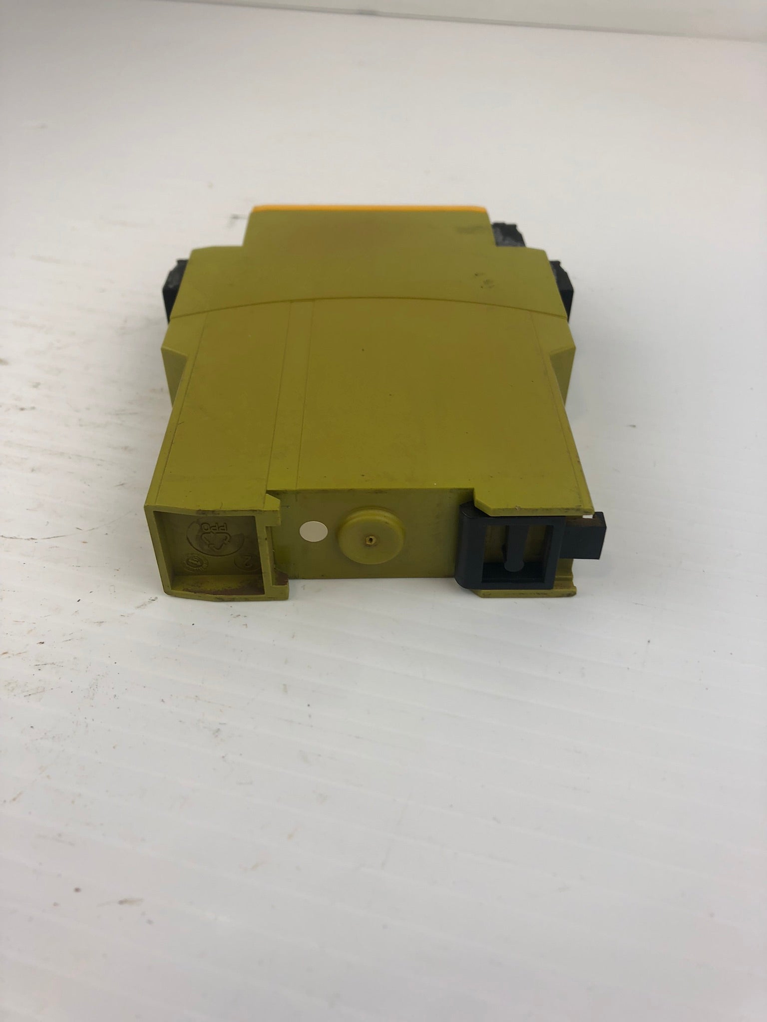 Pilz PZE X4P Safety Relay 0,5 24VDC 4n/o fix