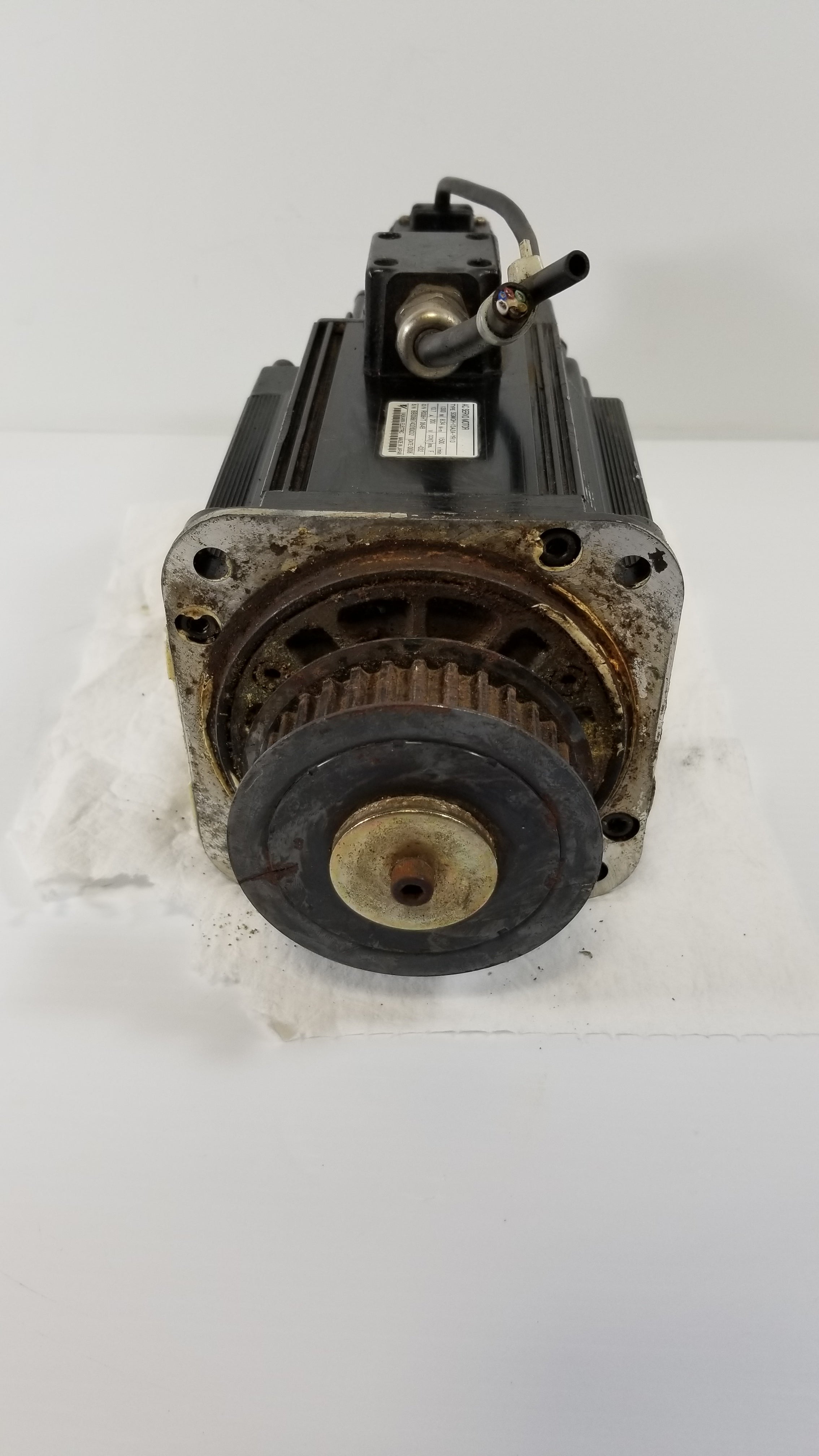 Yaskawa Electric SGMGH-13A2A-YR13 AC Servo Motor 1300W 1500r/min