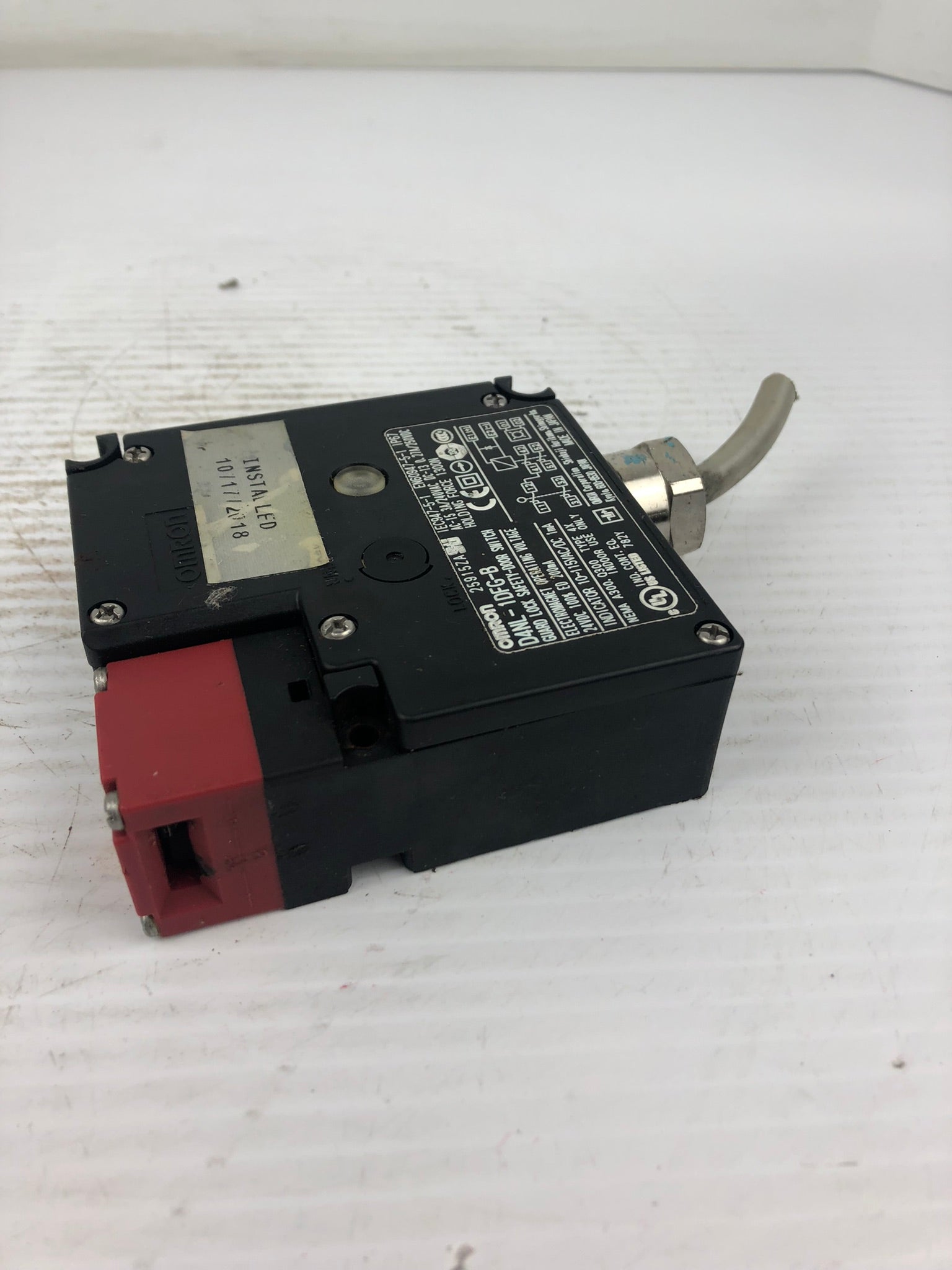 Omron D4NL-1DFG-B Guard Lock Safety-Door Switch 25915ZA