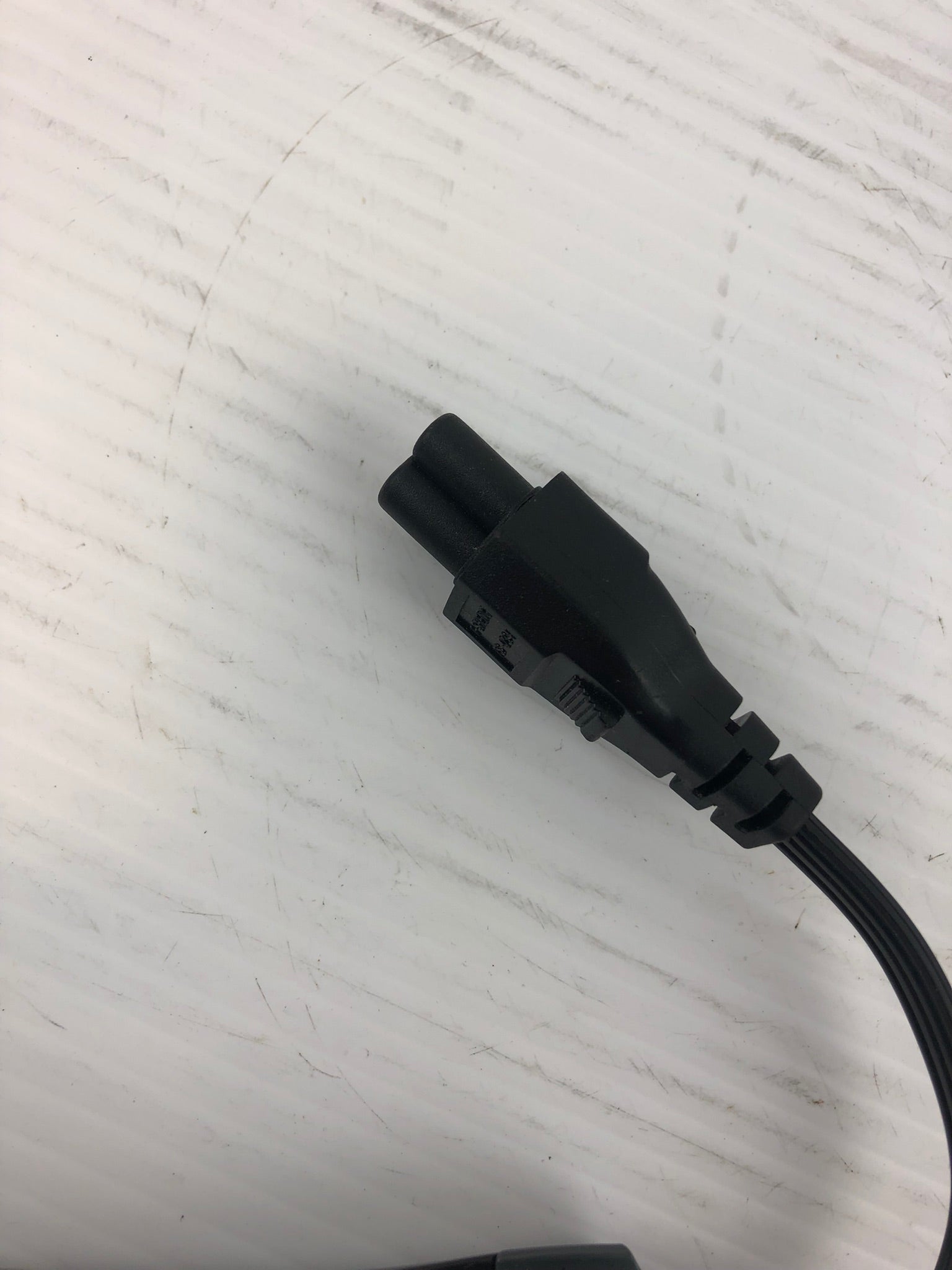 APC PNOTEPRO3 Mobile Surge Protector