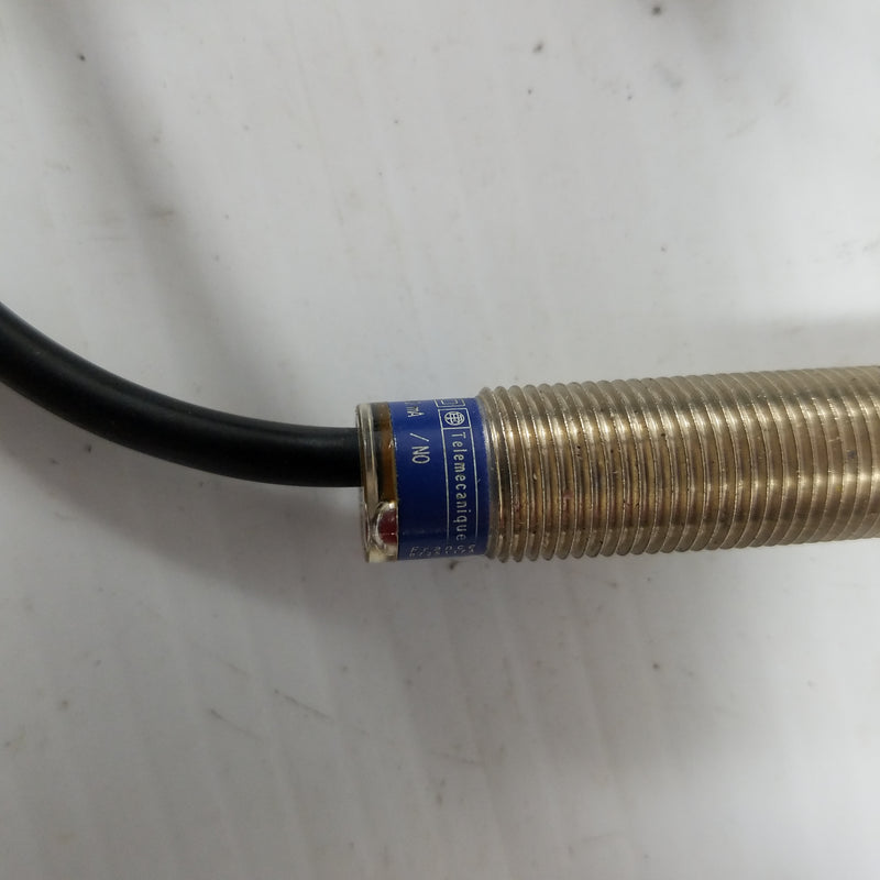 Telemecanique XS1M12DA210 Proximity Sensor