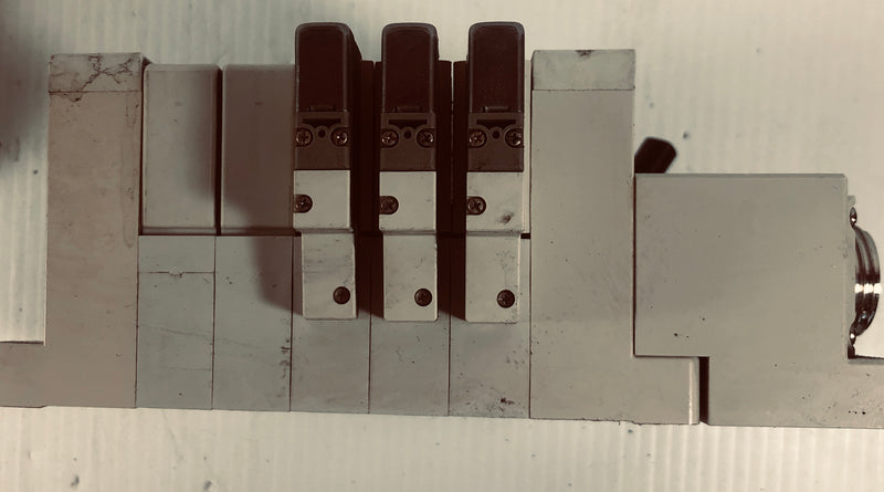 SMC Manifold with Valves (2) VVQ2000-10A-1 and (3) VQ2101-5W1
