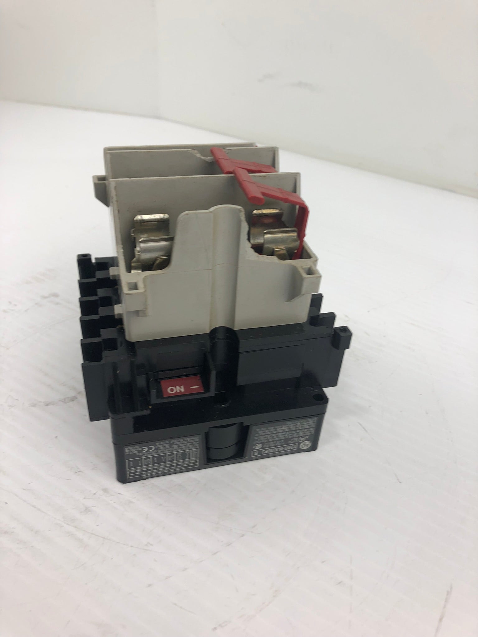 Allen-Bradley 194R-NJ030P3 Series B 3 Pole Disconnect Switch - Broken Red Piece
