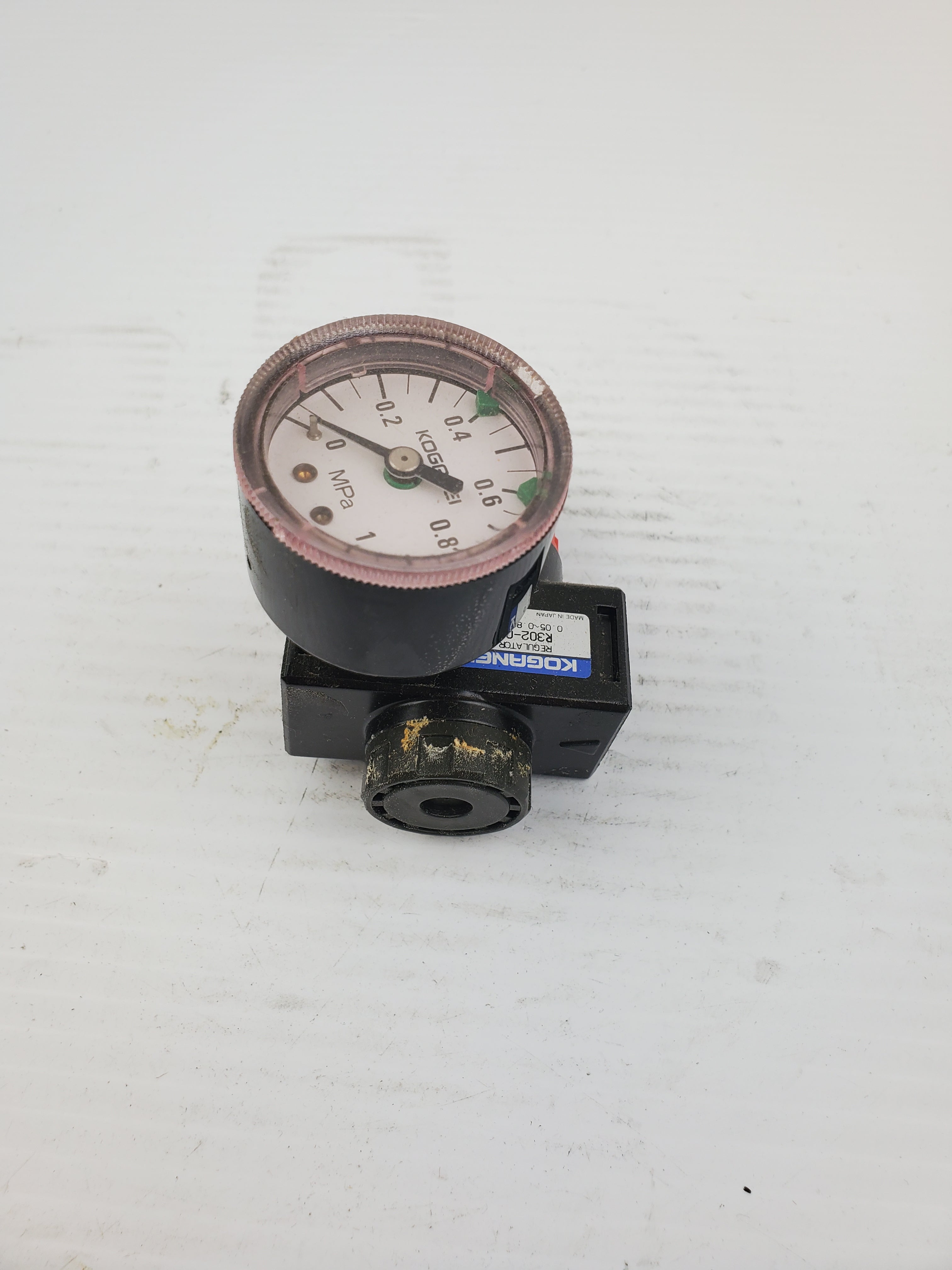 Koganei R302-02 Pneumatic Air Pressure Regulator w/ Gauge 0.05-0.83MPa