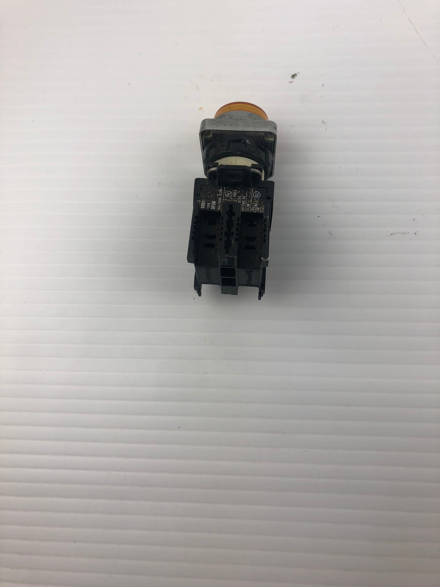 Square D 9011 DFSN Push Button Switch Yellow