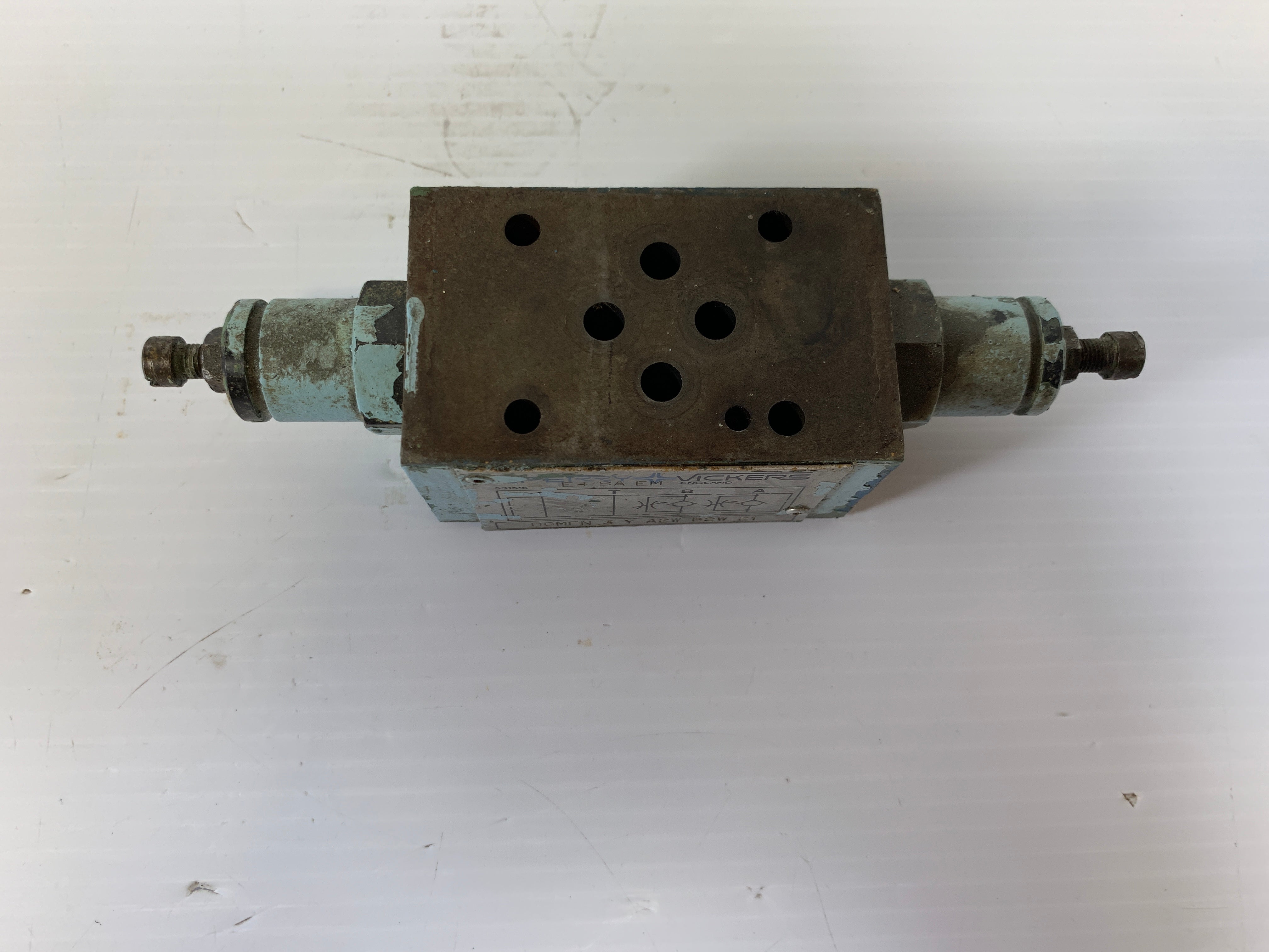 Vickers Flow Control Valve DGMFN 3 7 A2W B2W 21