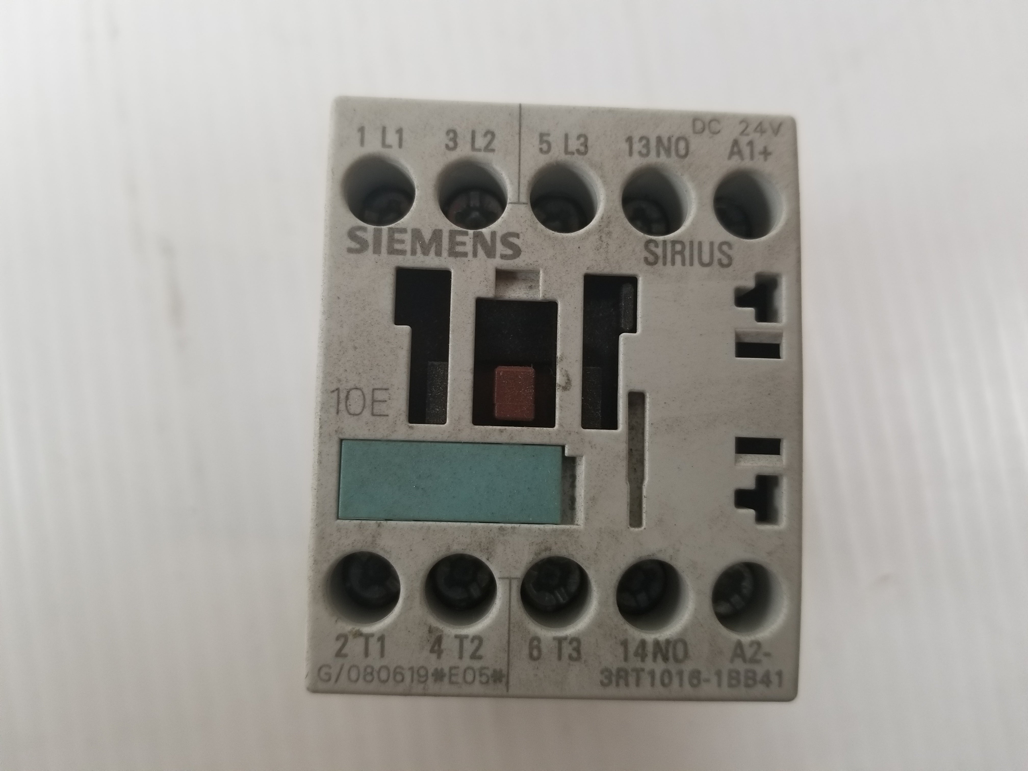 Siemens 3RT1016-1BB41 Electrical Contactor 24VDC