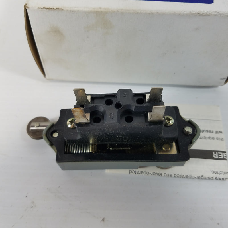 Square D 9007AO36 Open Position Switch Roller Plunger Plug-In Style
