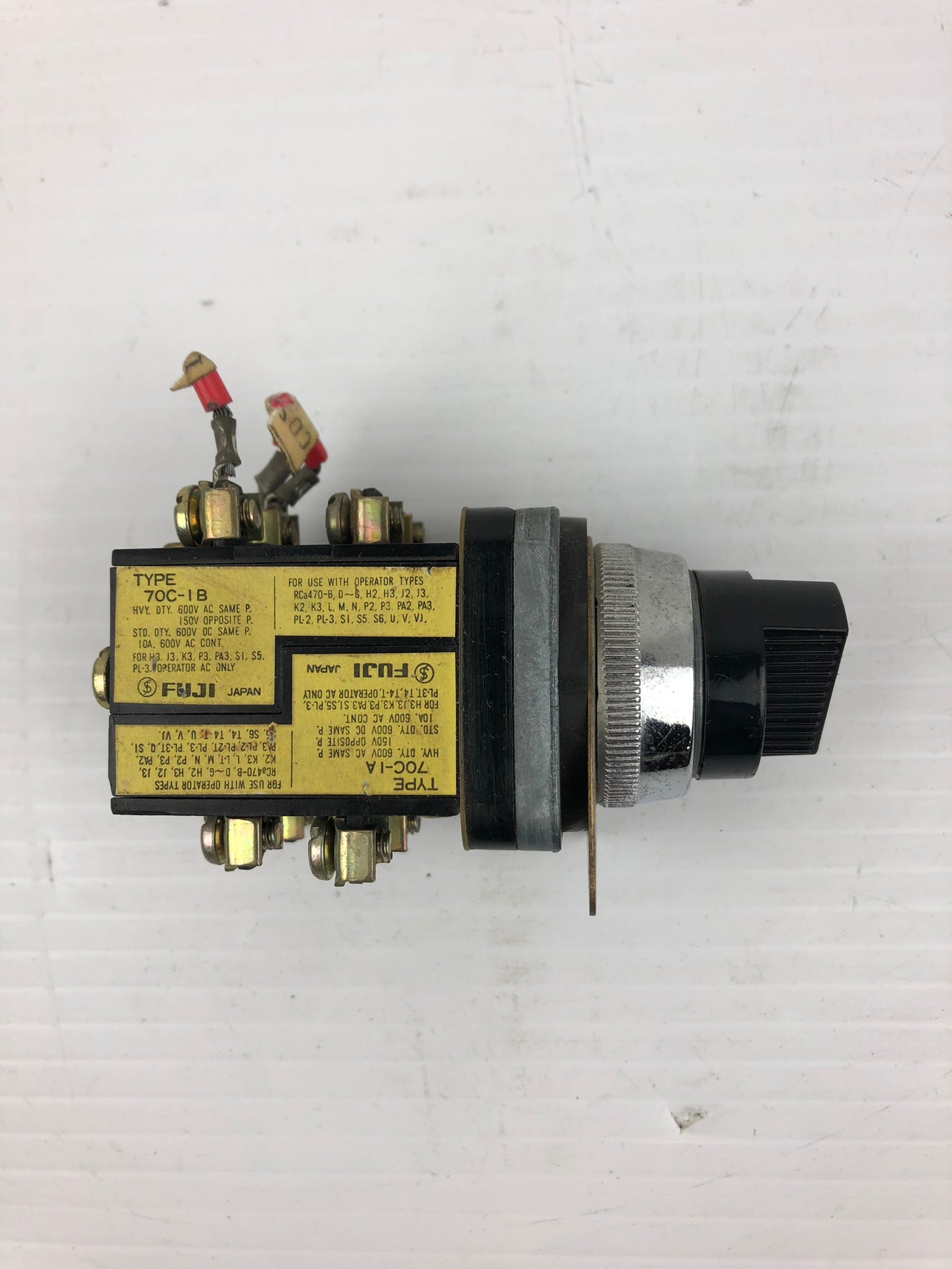Fuji 70C-IB 70C-IA Selector Switch Black with On/Off Selection 600VAC