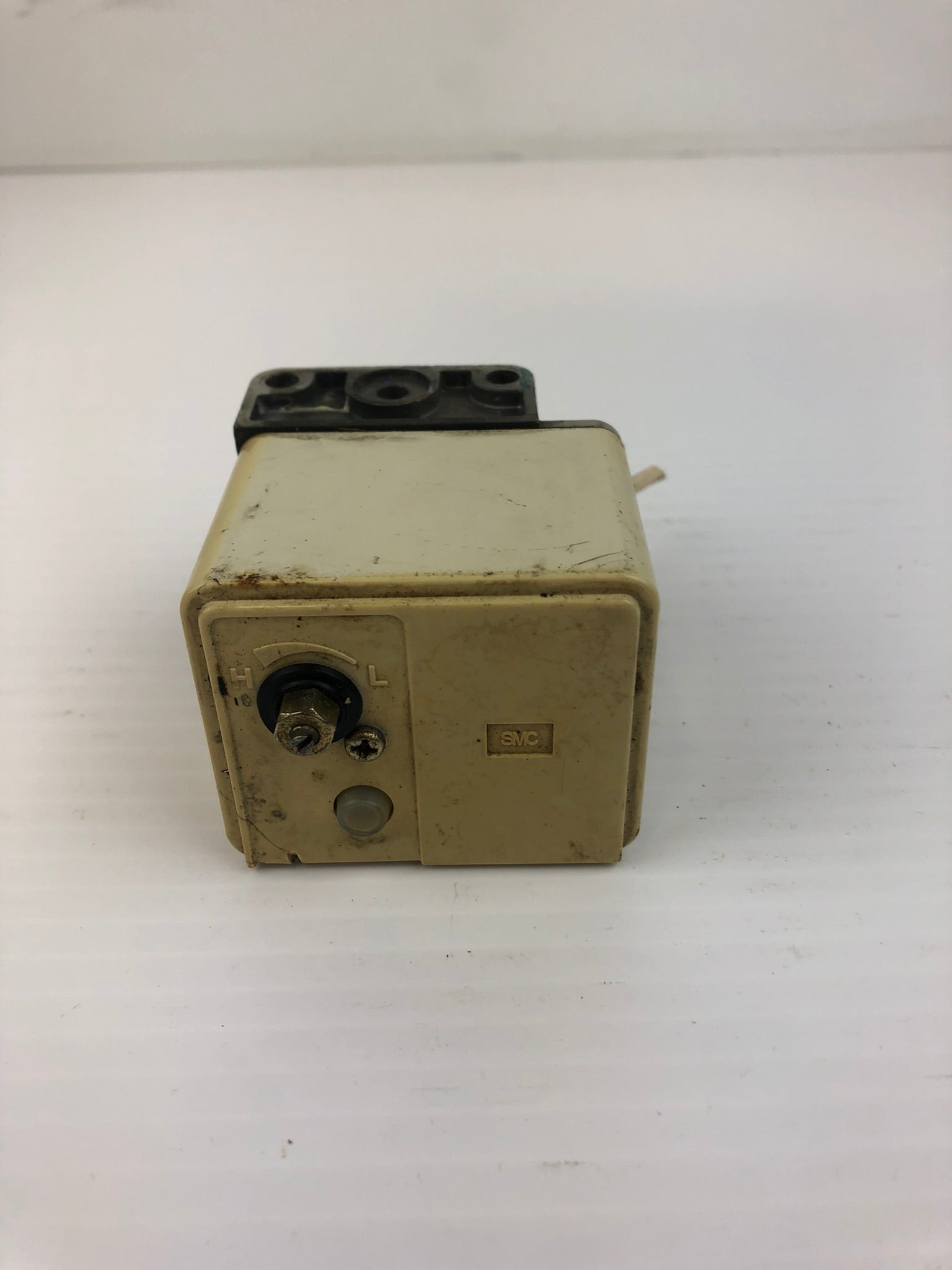 SMC IS3010-02L Pressure Switch Press 0.1~0.7MPa AC125V0.1A DC30V0.1A