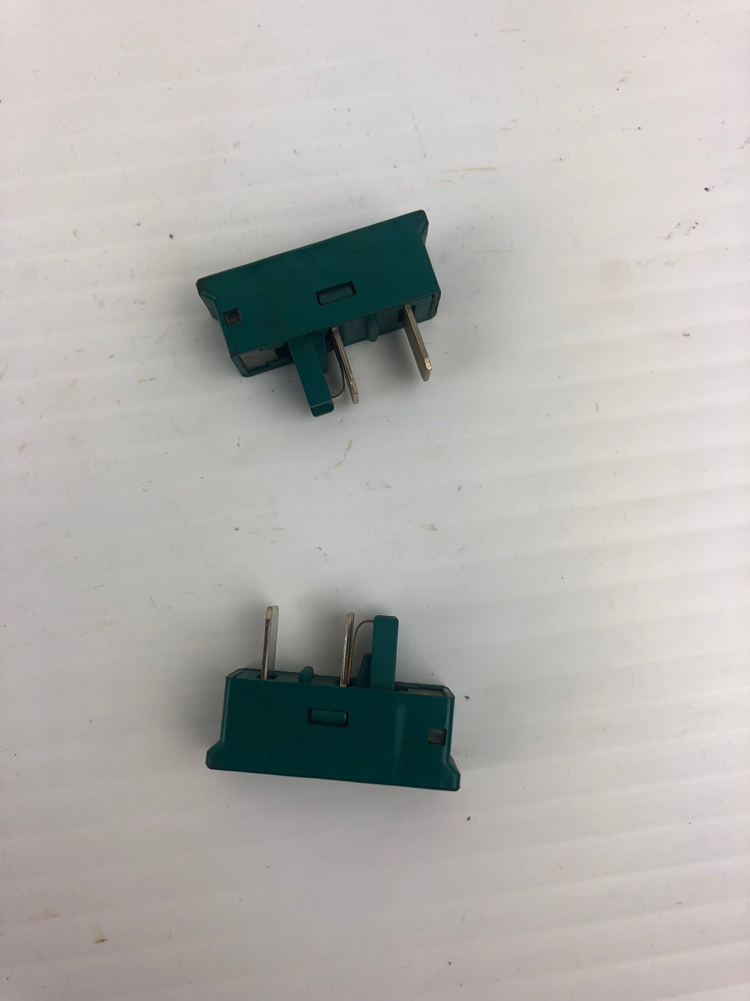 Daito GP40 Indicating Fuses 4A 250V - Lot of 2