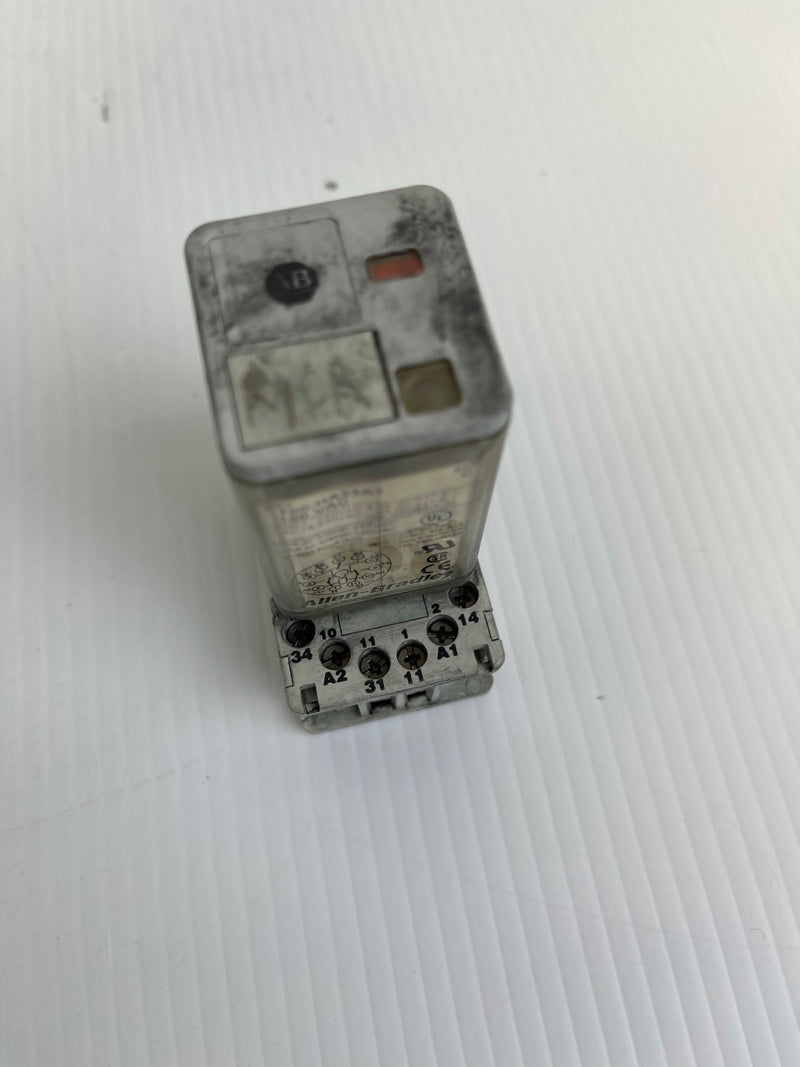 Allen-Bradley 700-HA33A1 Relay and Base 700-HN101