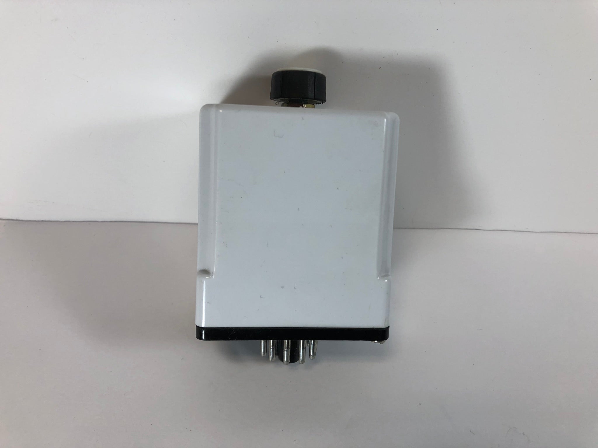 Dayton 5YZ88N Time Delay Relay with Socket 6X156 Switch