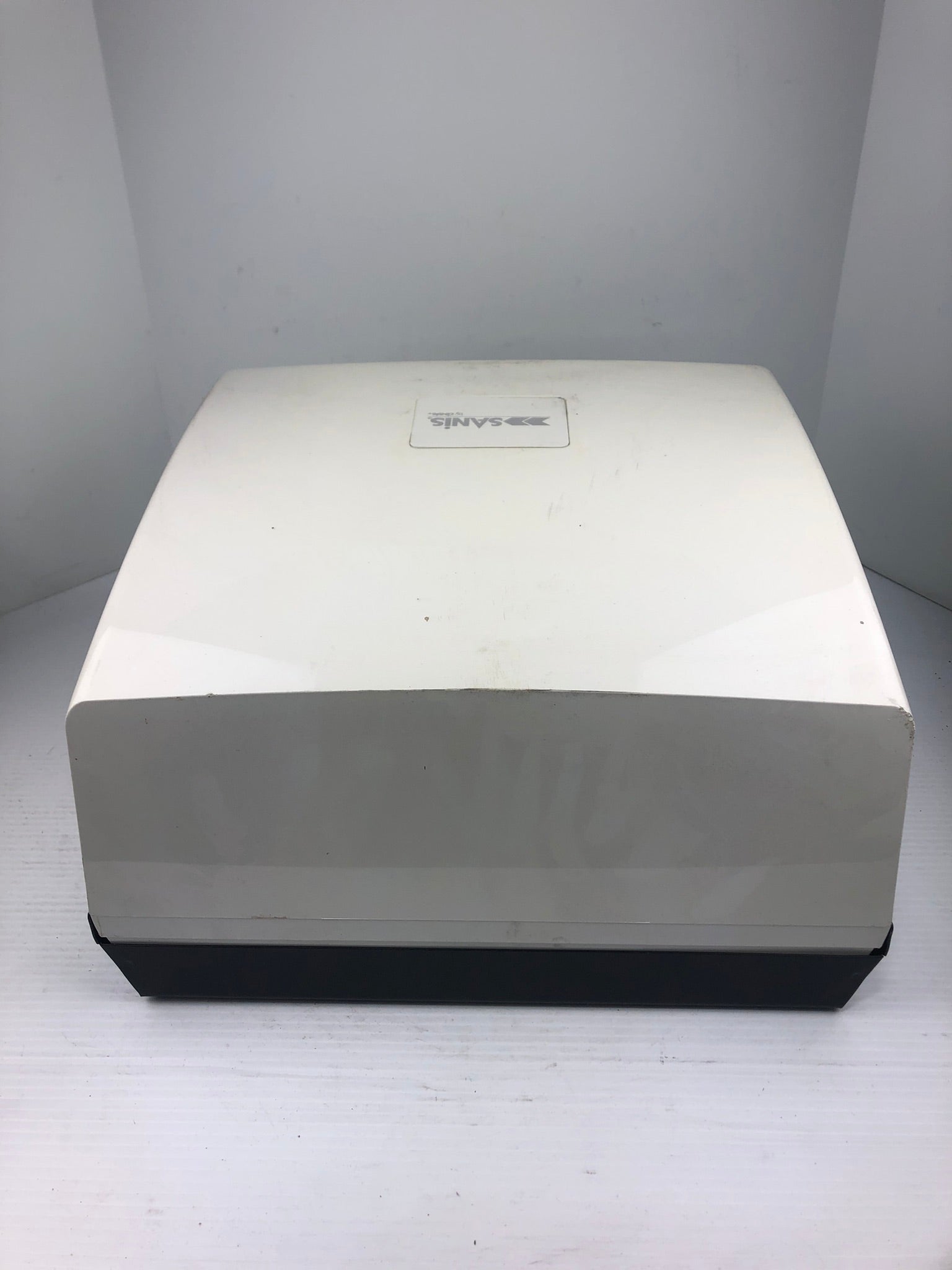 Sanis by Cintas 31080525 White Paper Towel Dispenser