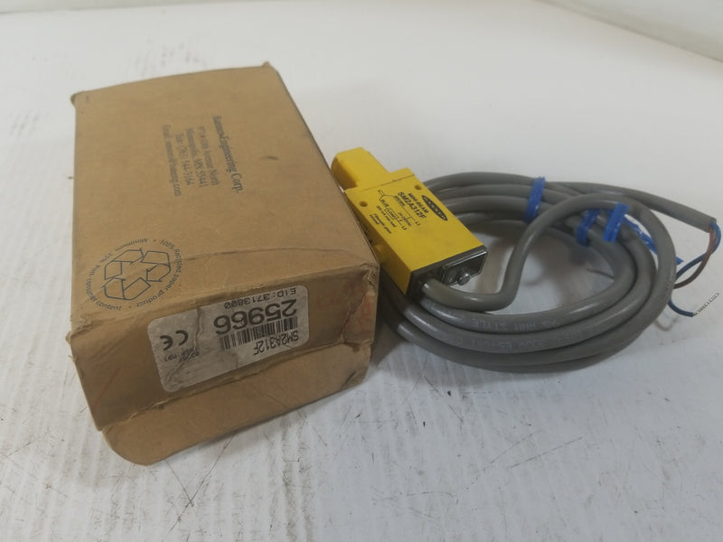 Banner SM2A312F Photoelectric Proximity Sensor