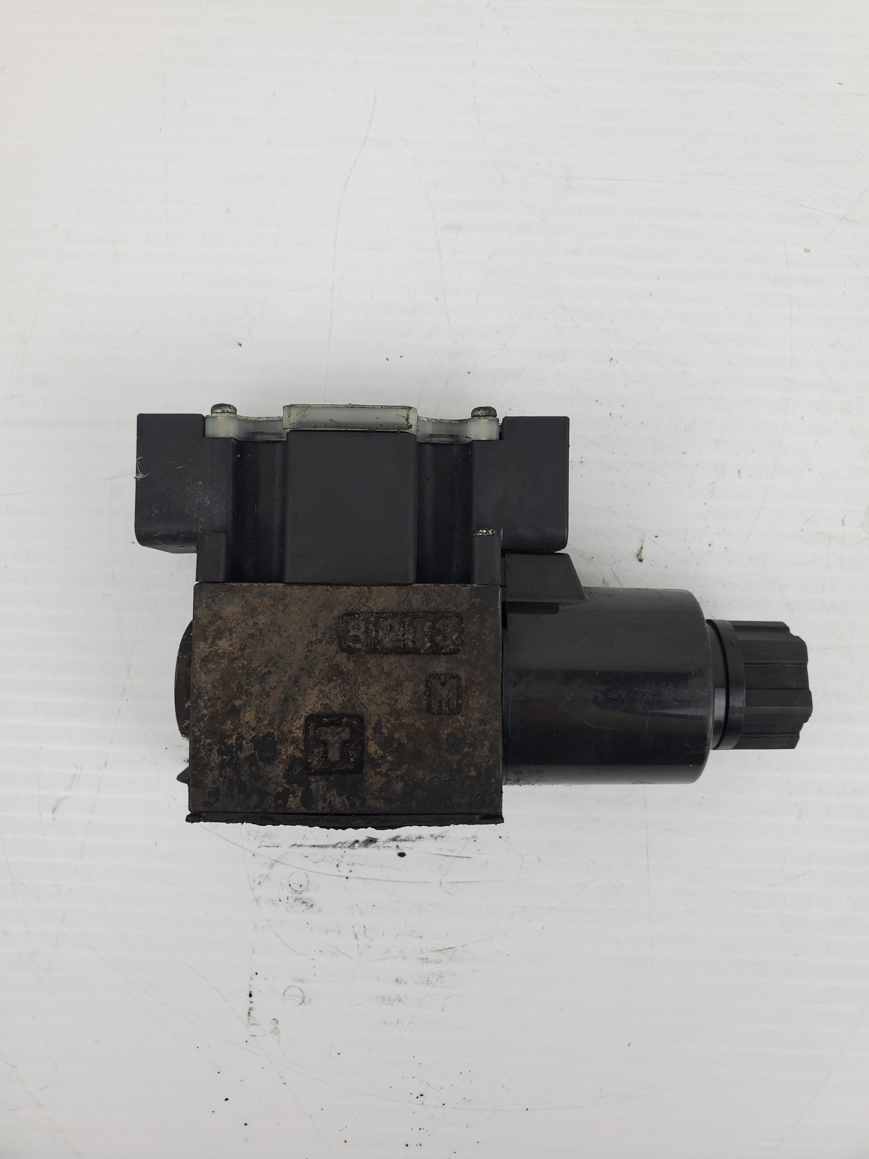 Nachi Fujikoshi Corp SS-G01-A5-R-C115-E31 Solenoid Valve 830 C3047