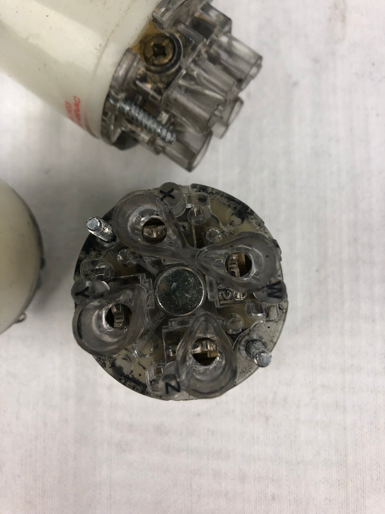 Hubbell HBL7413C HBL2423 HBL2433 Twist Lock Connectors - Lot of 3