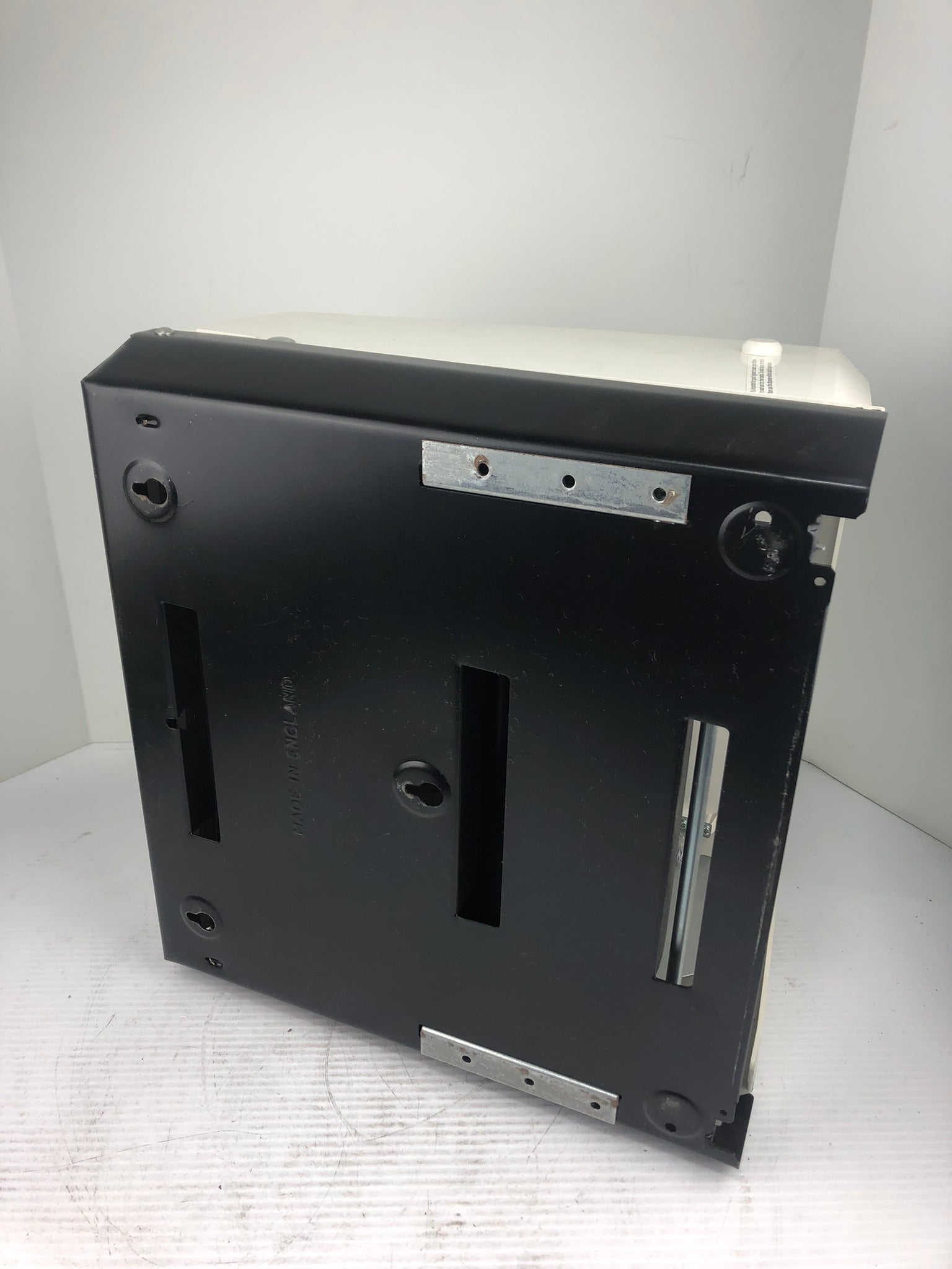 Sanis by Cintas 31080525 White Paper Towel Dispenser
