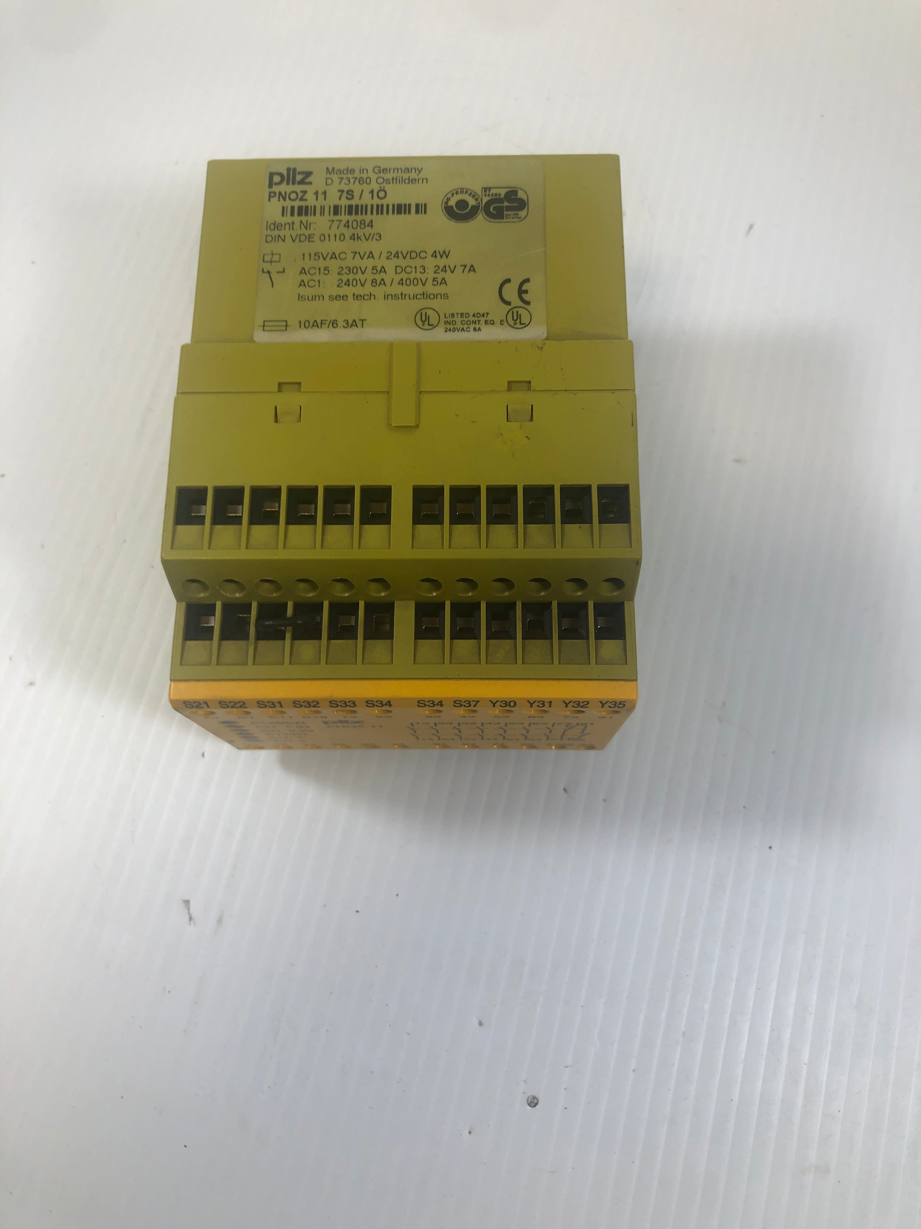 Pilz PNOZ 11 7S / 10 774084 D 73760 Safety Relay
