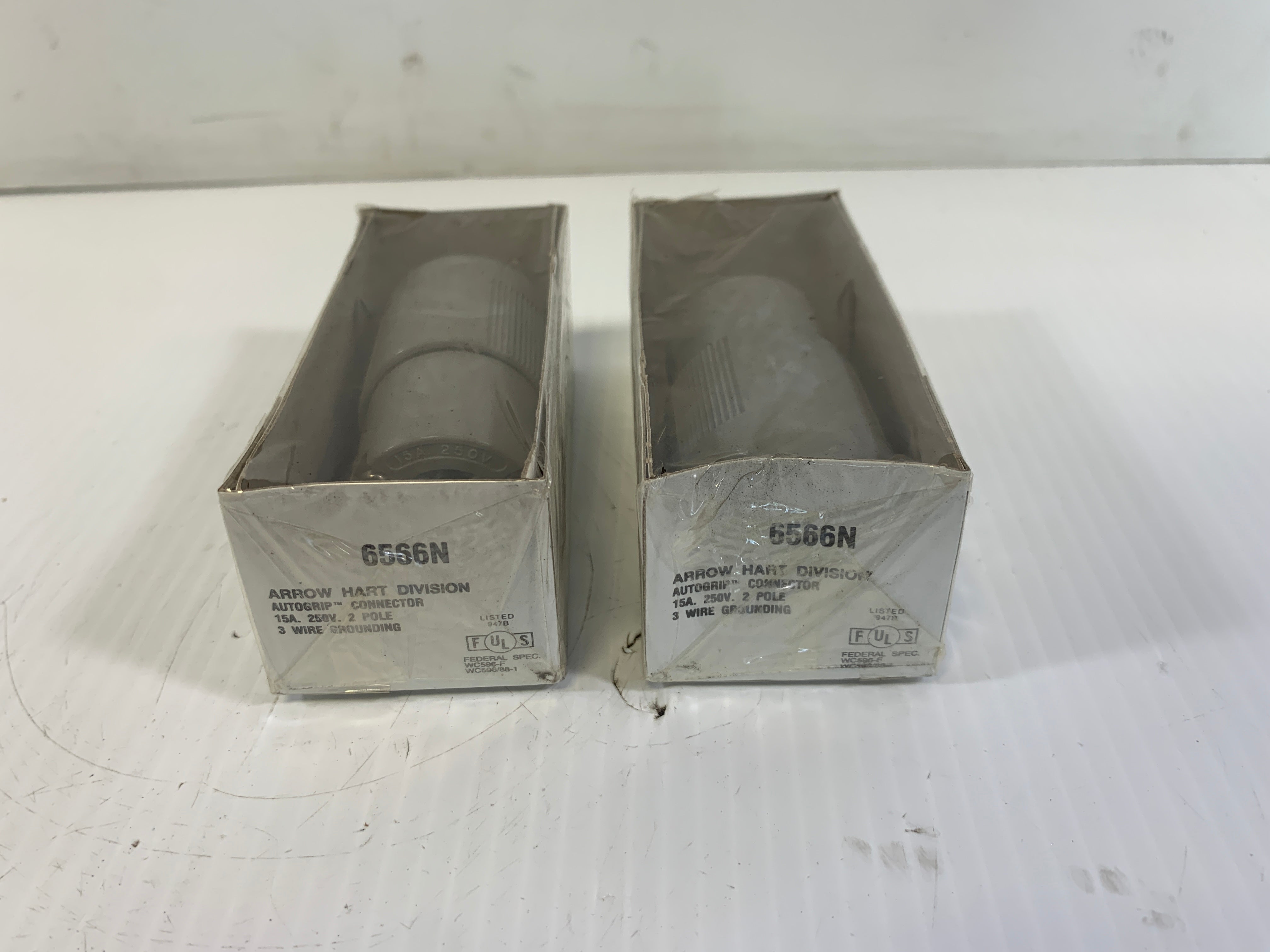 Arrow Hart Autogrip Connector 6566N 15A 250V 2 Pole 3 Wire Lot of 2