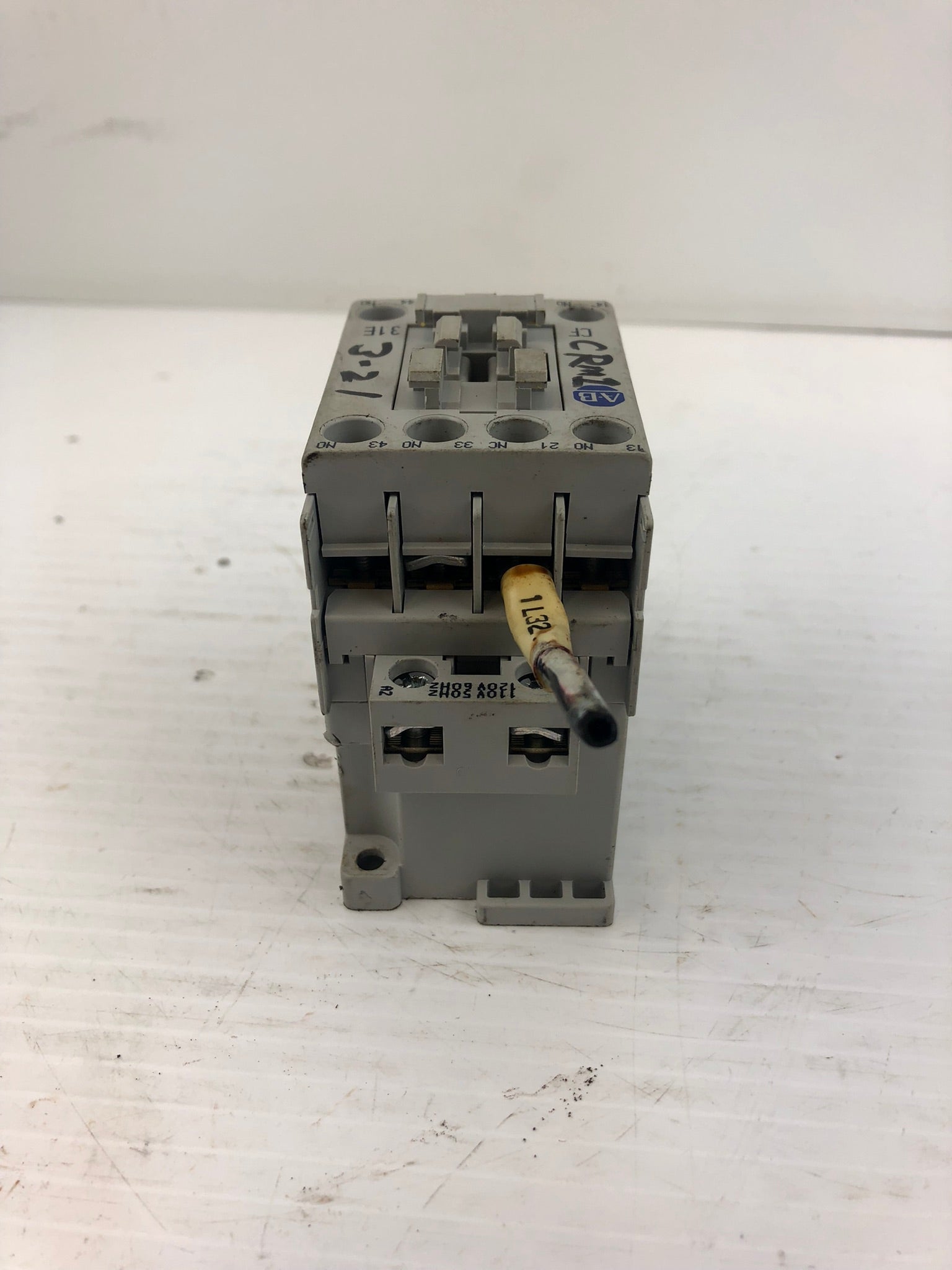 Allen-Bradley 700-CF310* Control Relay Series A - Coil 110/120V 50/60Hz