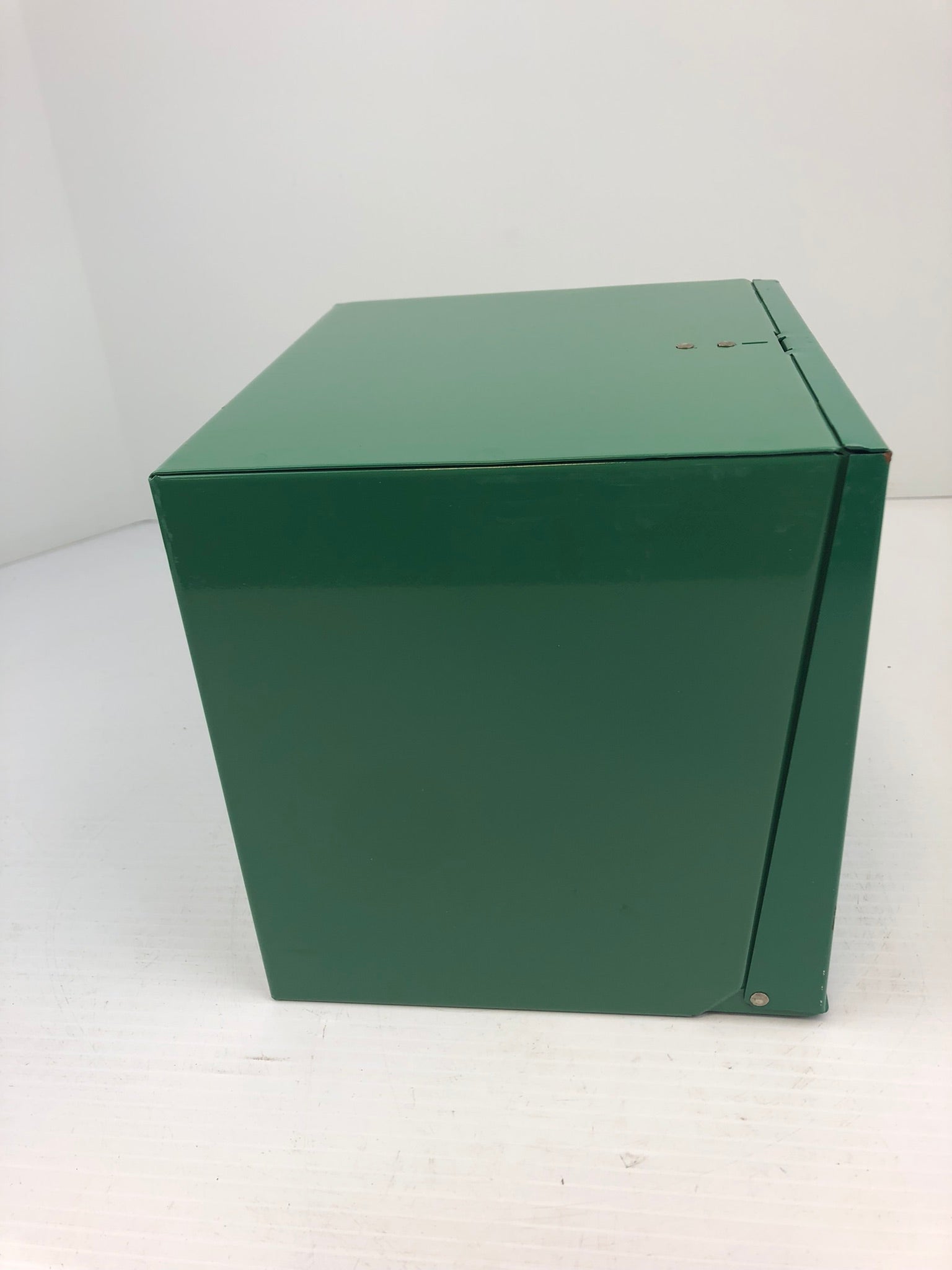 Kimberly Clark 73000 Green Enamel Dispenser for Quarter Folded