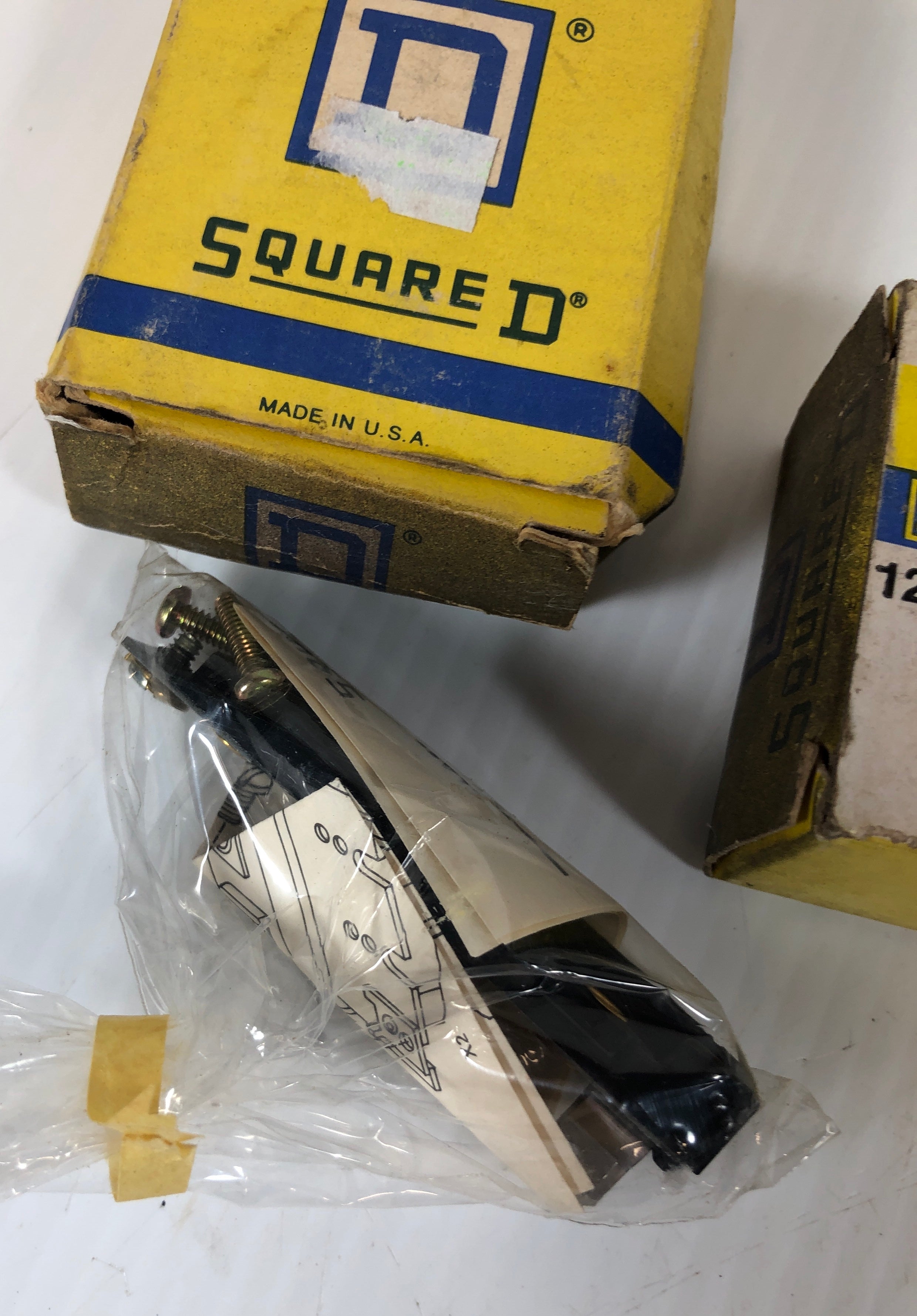 Square D AP-3 Fuse Block Assembly Class 9070 Series A - Lot of 2