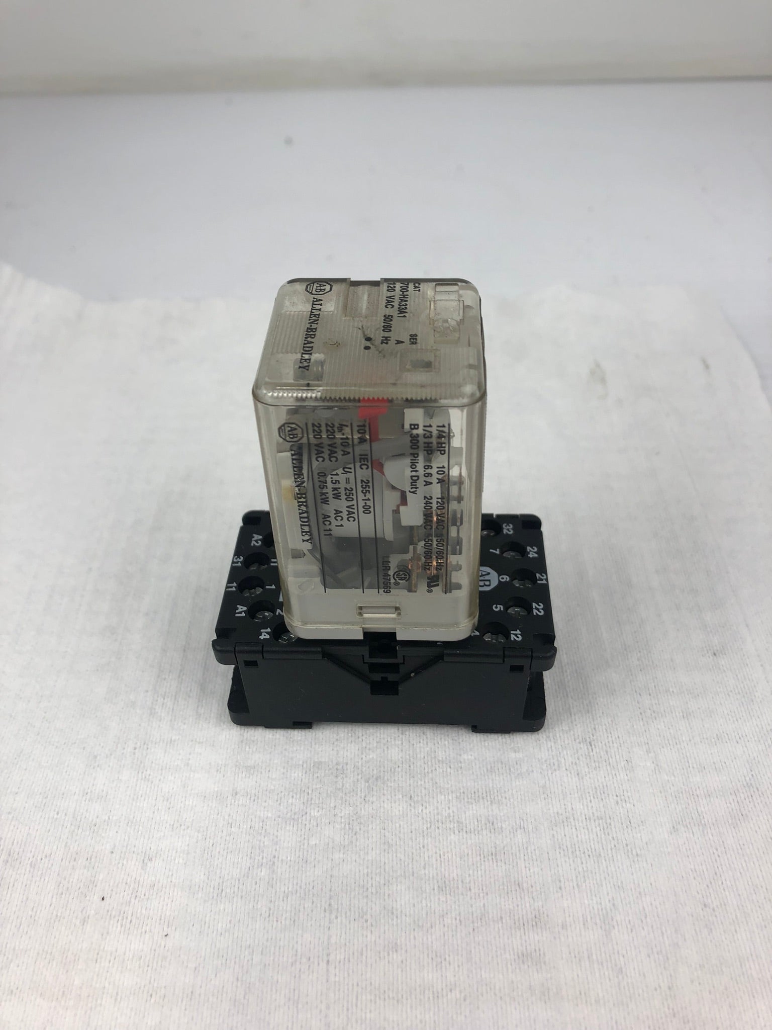 Allen Bradley 700-HA33A1 Relay Series A with 700-HN 101 Base Series B
