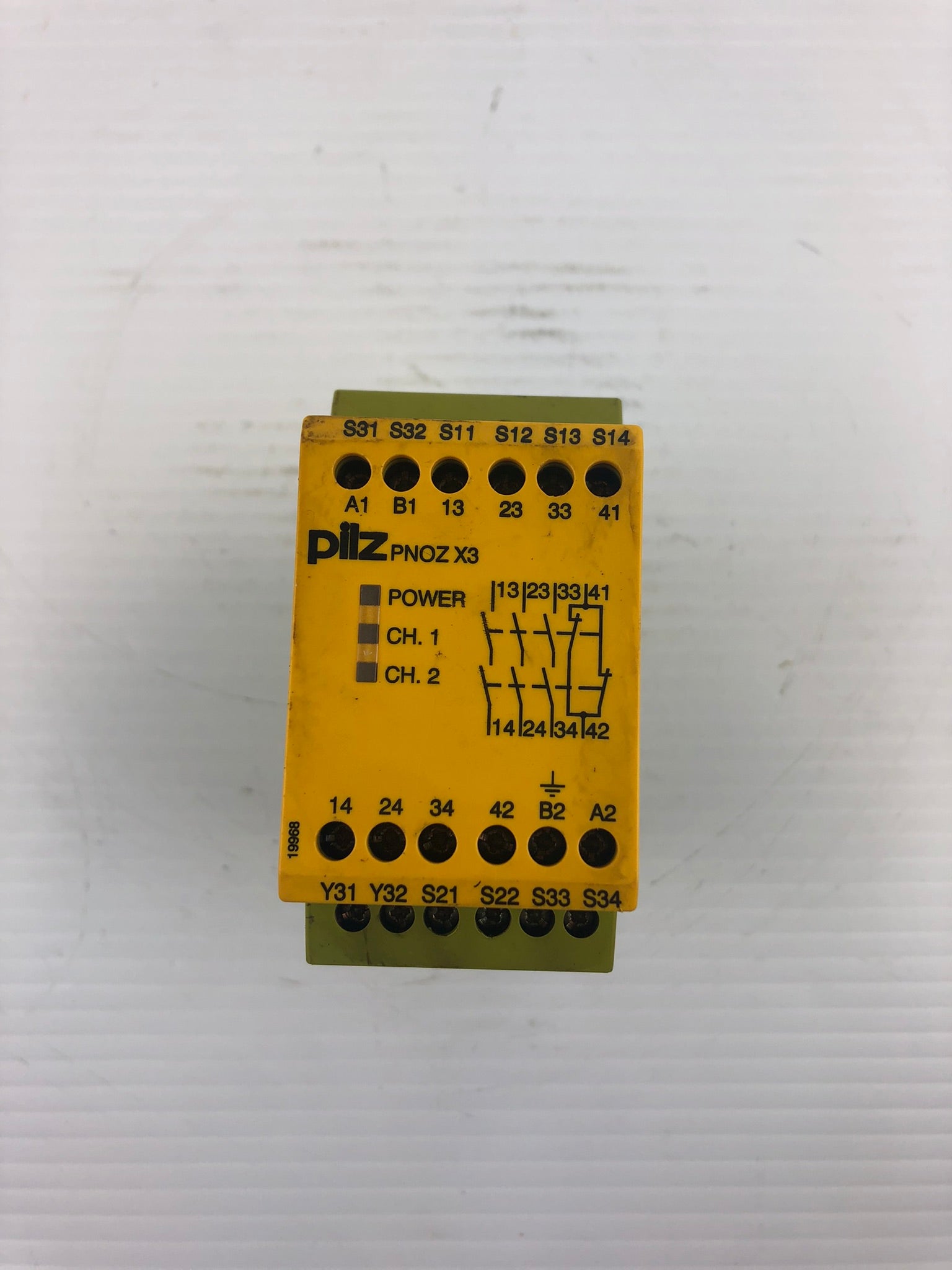 Pilz PN0Z X3 Safety Relay 24VAC 24VDC 3n/o 1n/c 1so