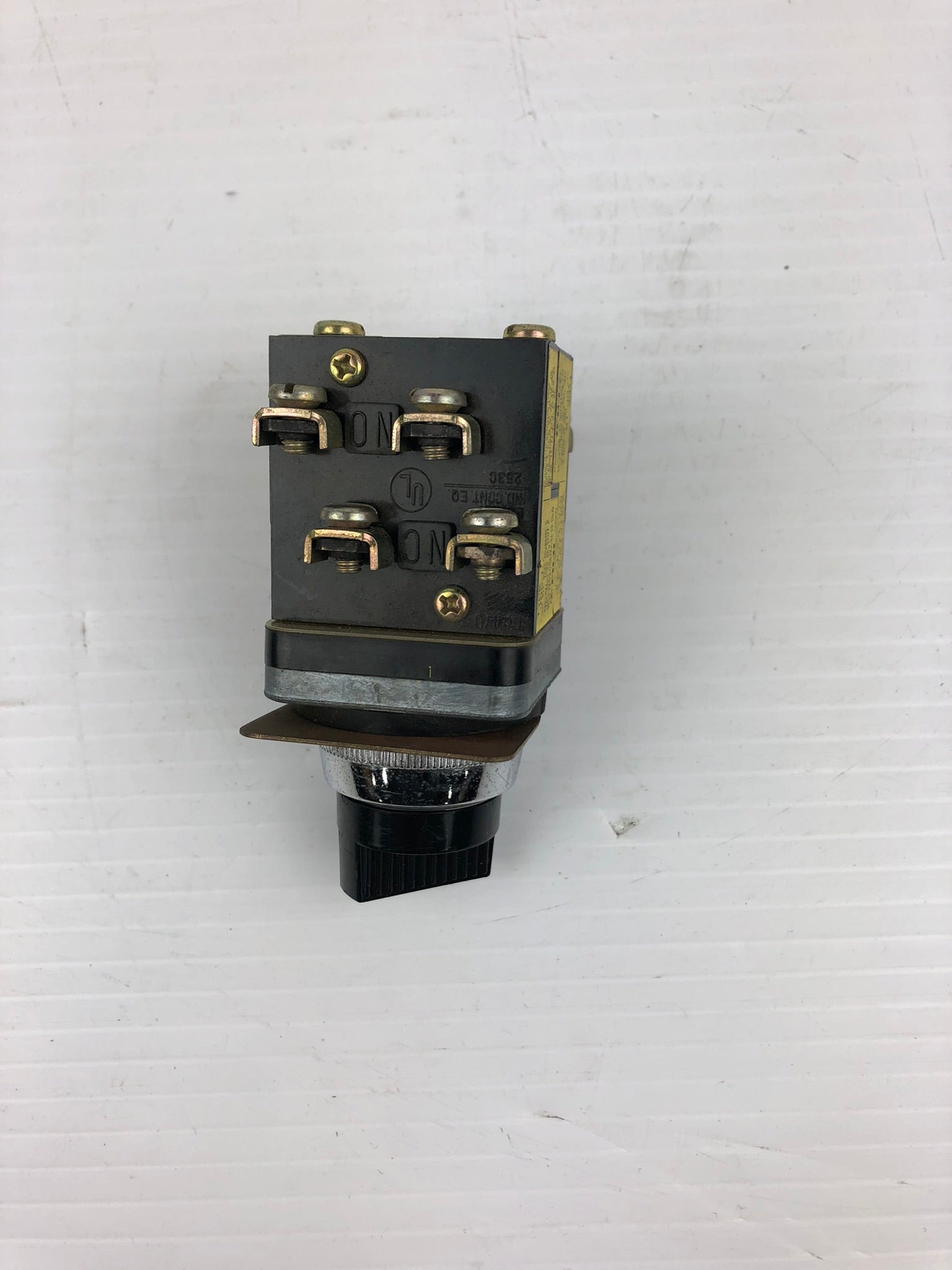 Fuji 70C-IB 70C-IA Selector Switch Black with On/Off Selection 600VAC