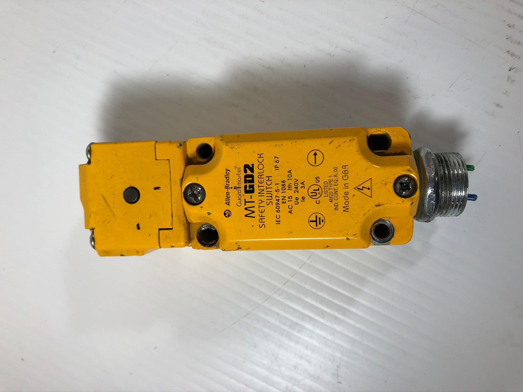 Allen-Bradley MT-GD2 Guardmaster Safety Interlock Switch 440K-M22AEYT Ser. A