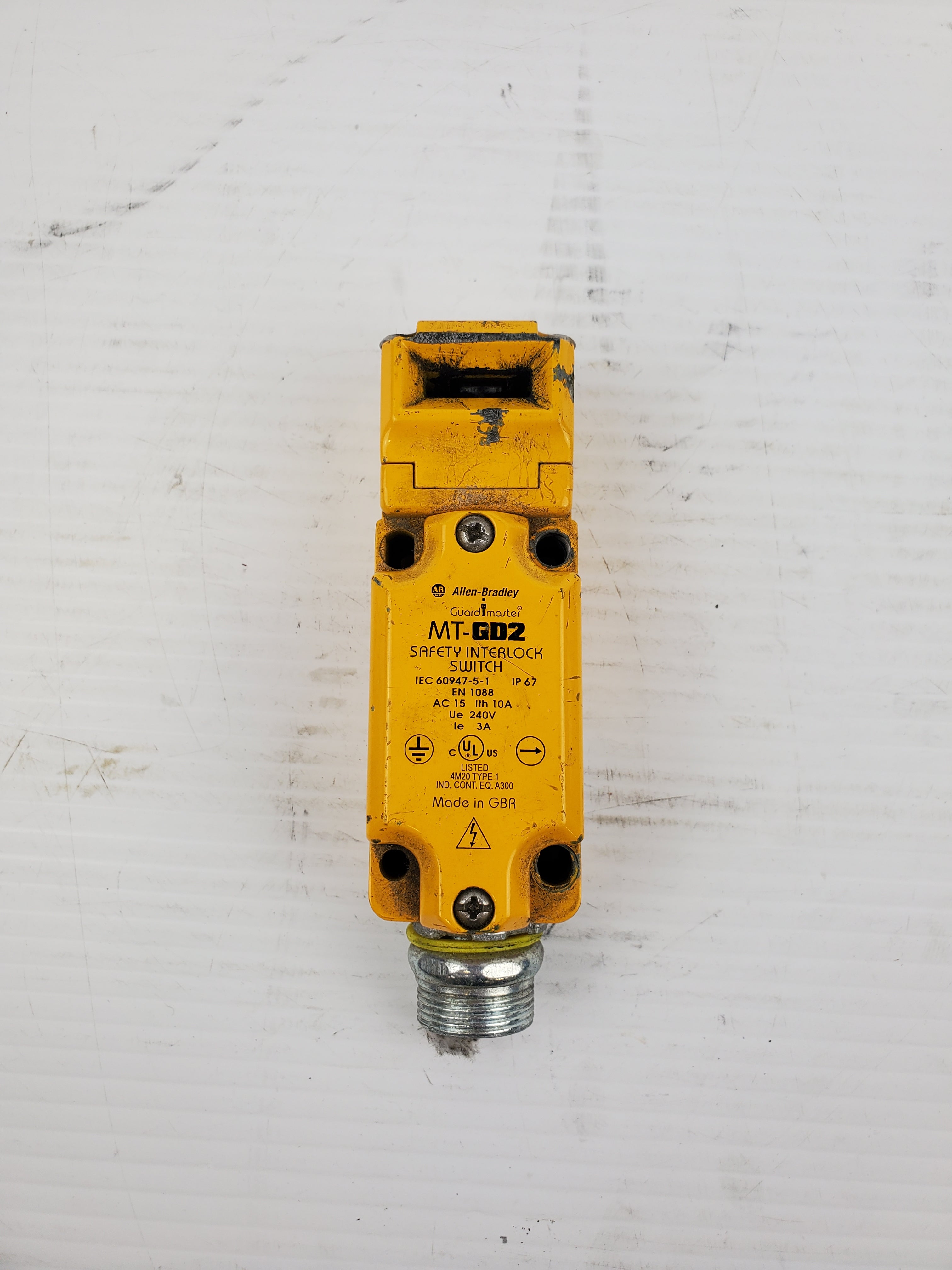 Allen-Bradley 440K-M22AEYT Guardmaster MT-GD2 Safety Interlock Switch Series A