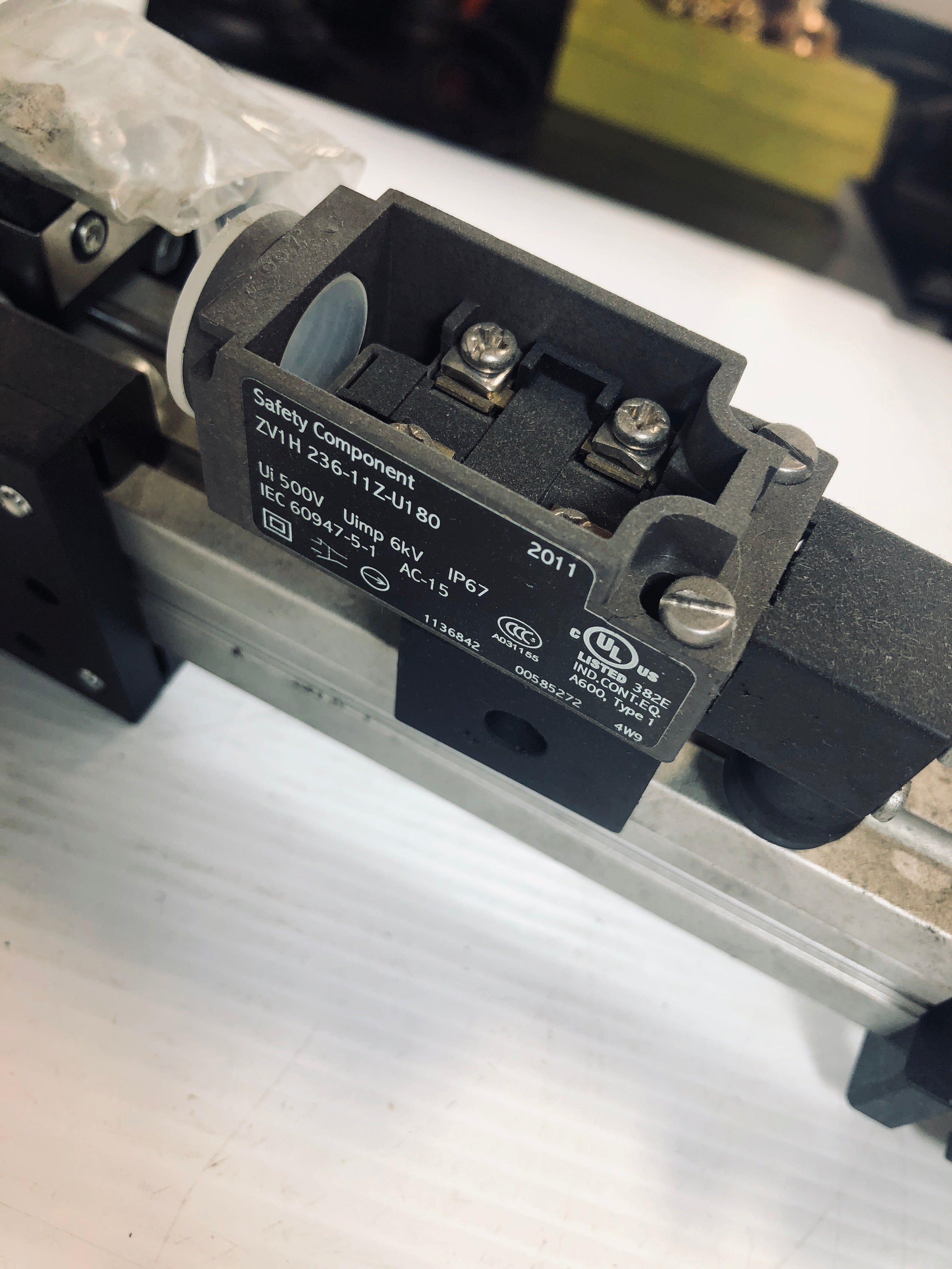 Nook Pneumatic Cylinder ZV1H236-11Z-U180