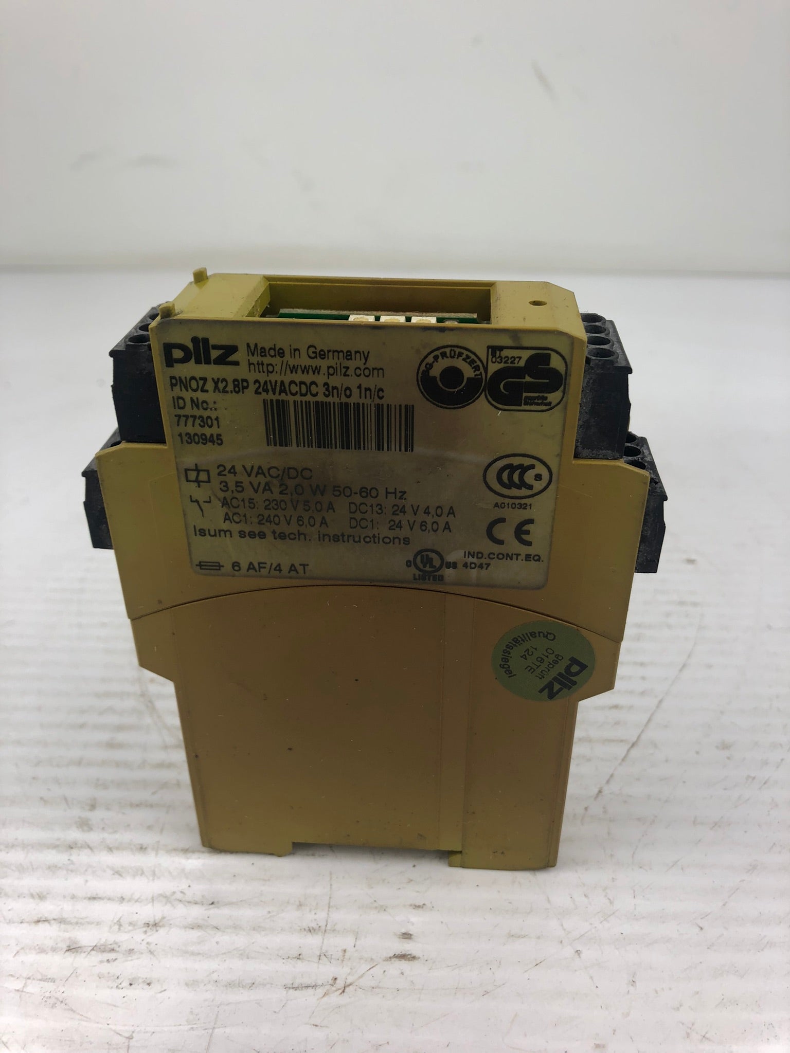 Pilz PNOZ X2.8P Safey Relay 3.5 VA 2.0 W 50/60 Hz