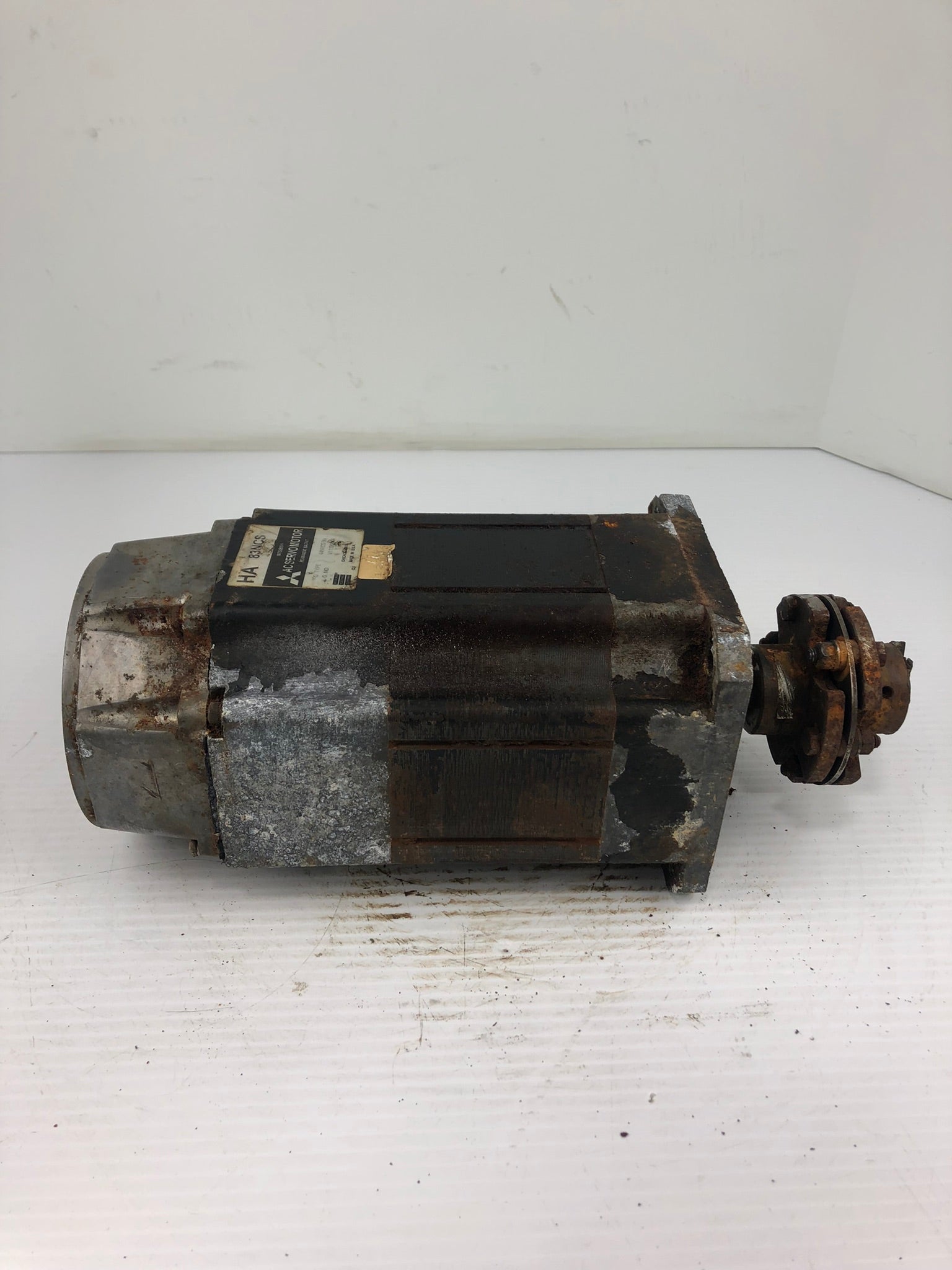 Mitsubishi 44N8CSBN AC Servo Motor HA 83NCS