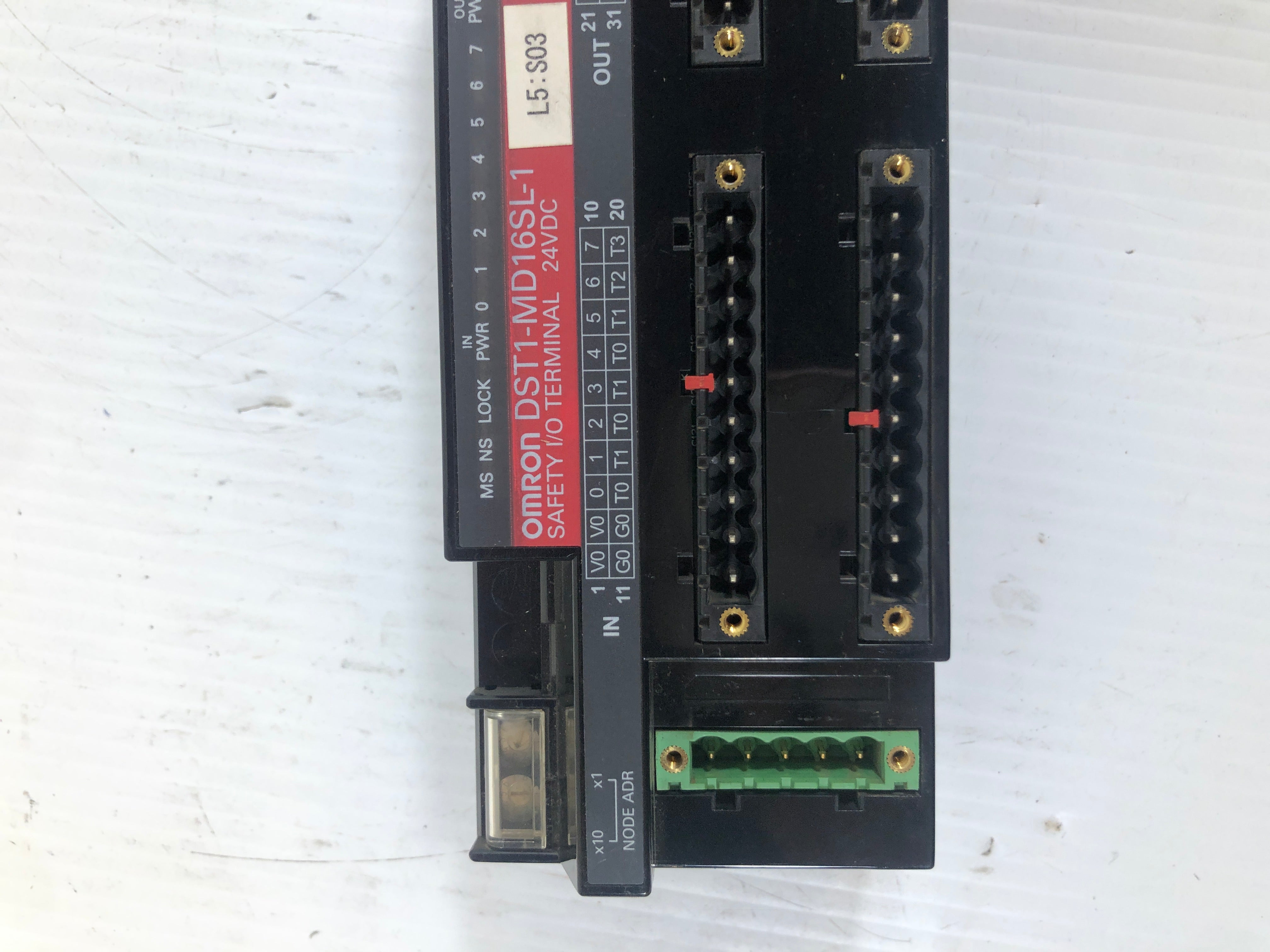 Omron Safety I / O Terminal 24 VDC DST1-MD16SL-1