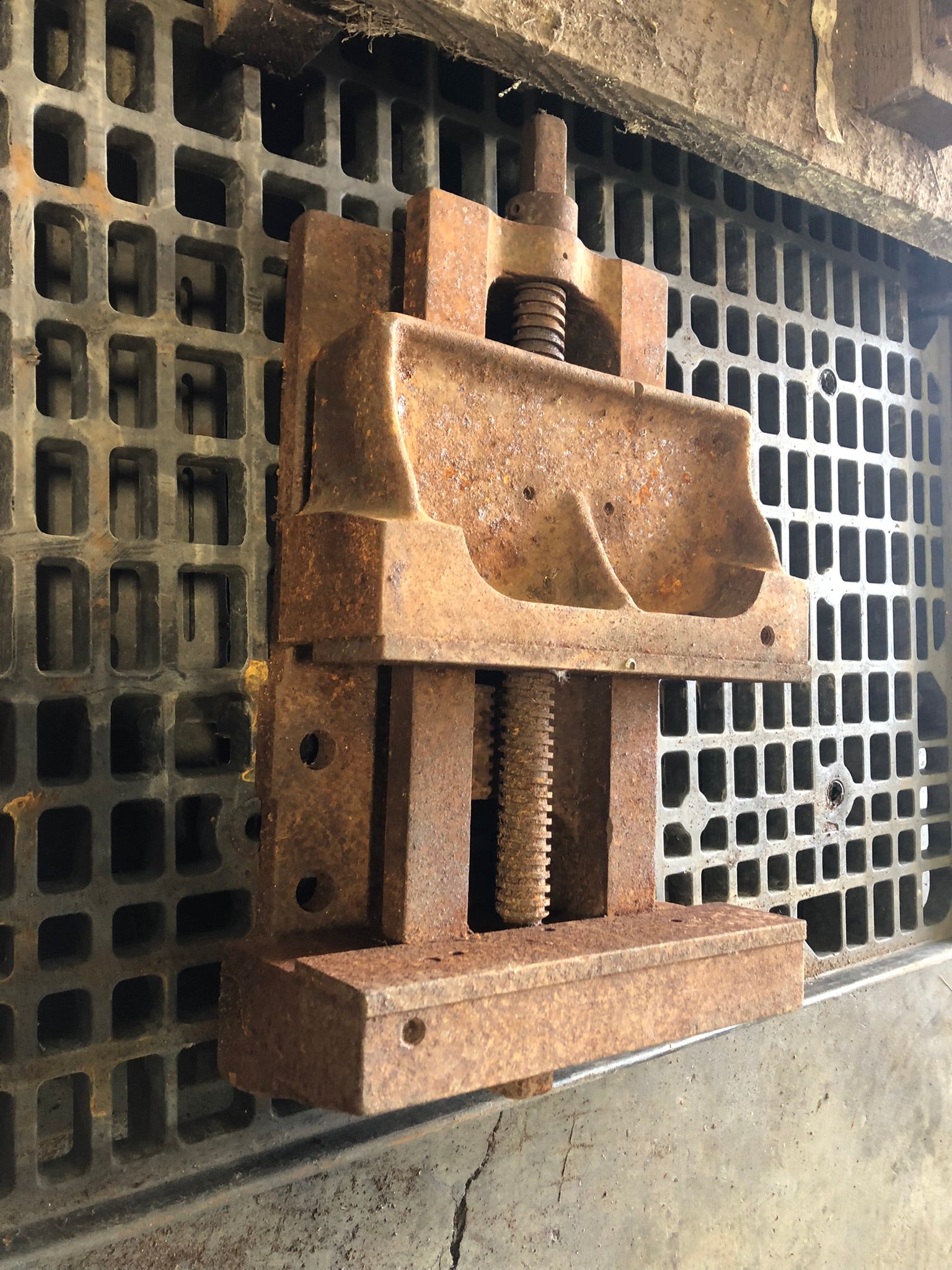 Industrial Vise Heavy Duty Rustic Decor 18" Long x 10" Wide x 5" High