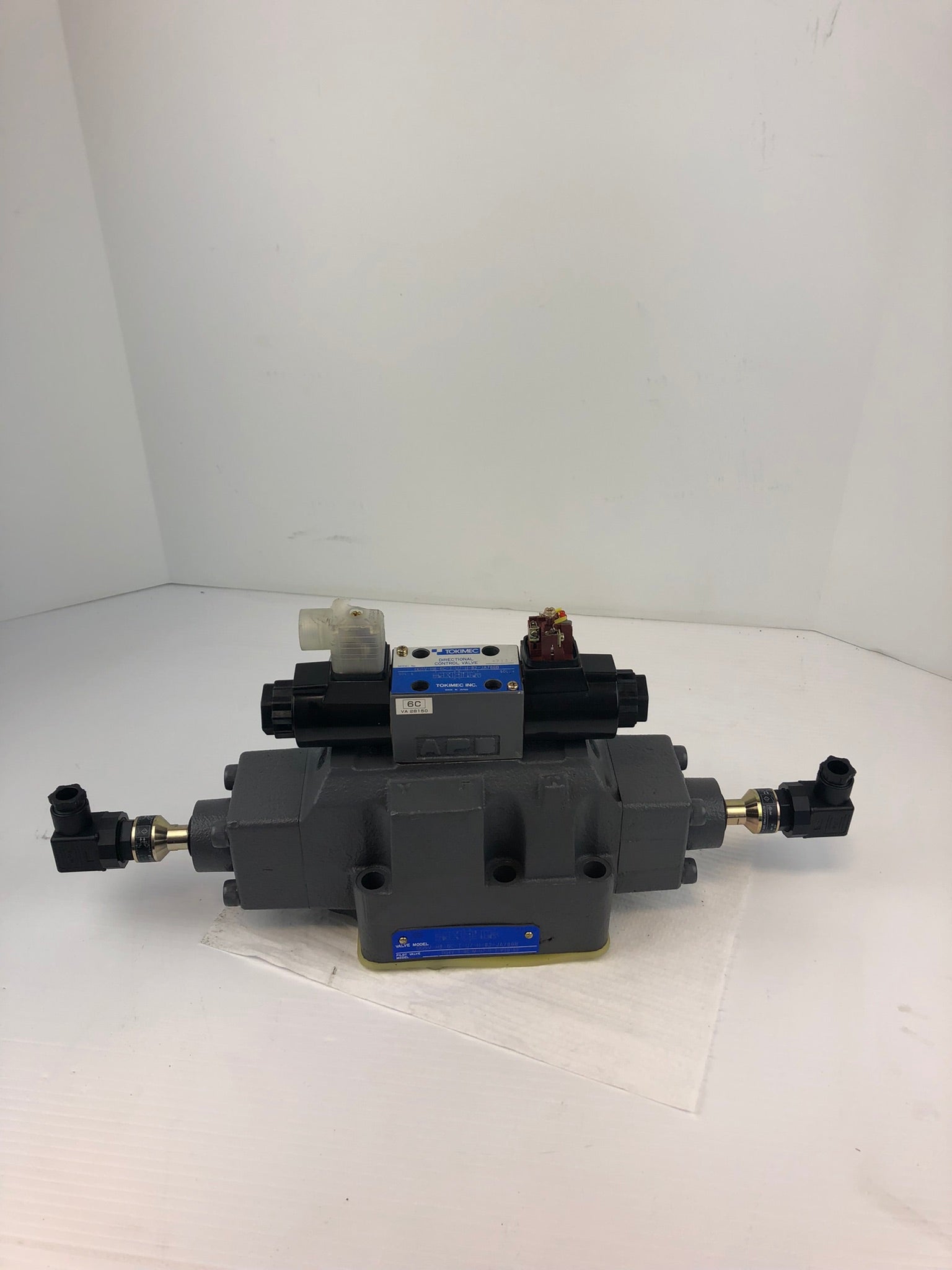 Tokimec DG5V-H8-6C-T-U7-H-82-JA786B Directional Control Valve