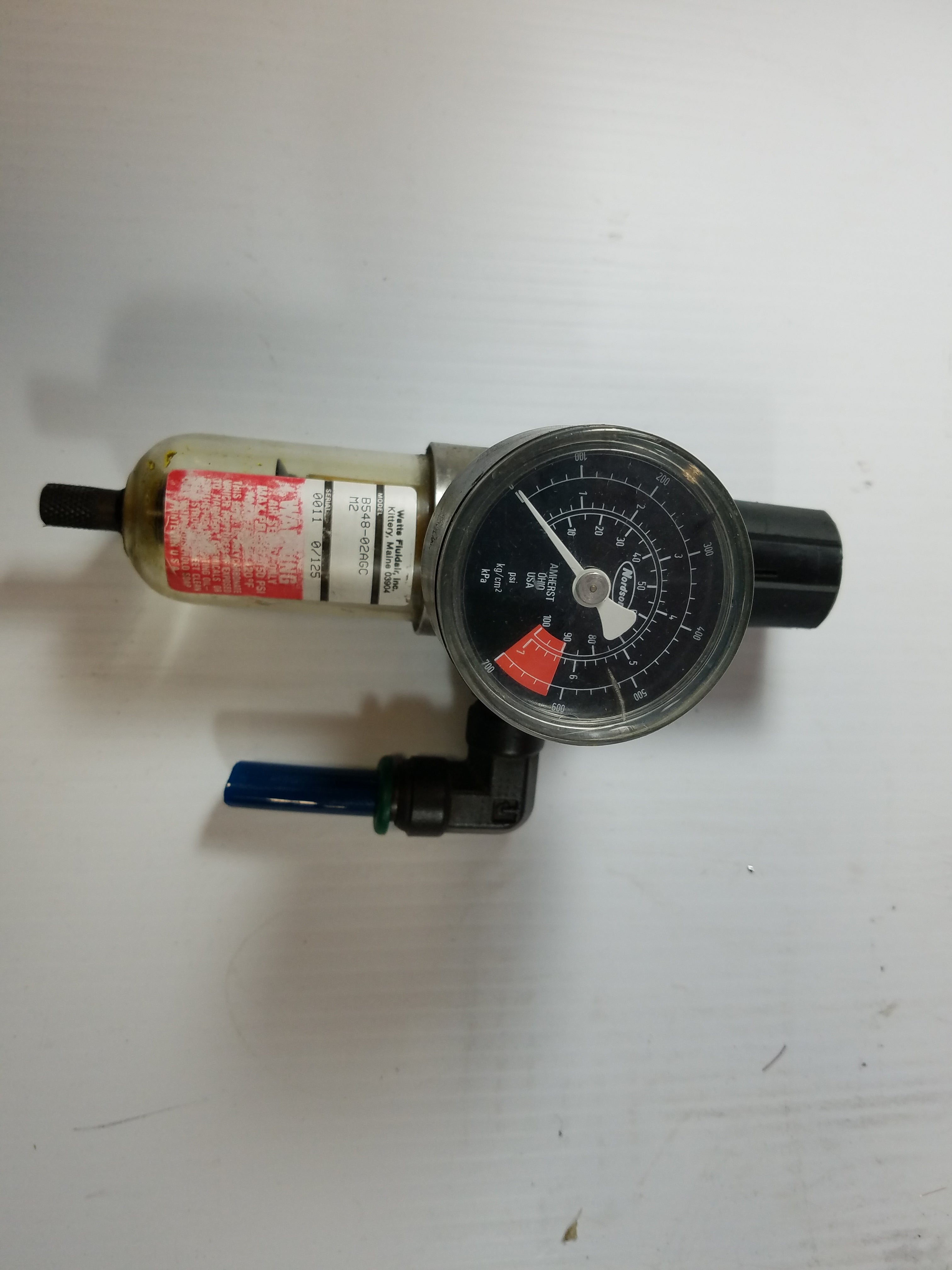 Watts Fluidair B548-02AGC Filter Regulator 0-125 PSI with Nordson 100 PSI Gauge