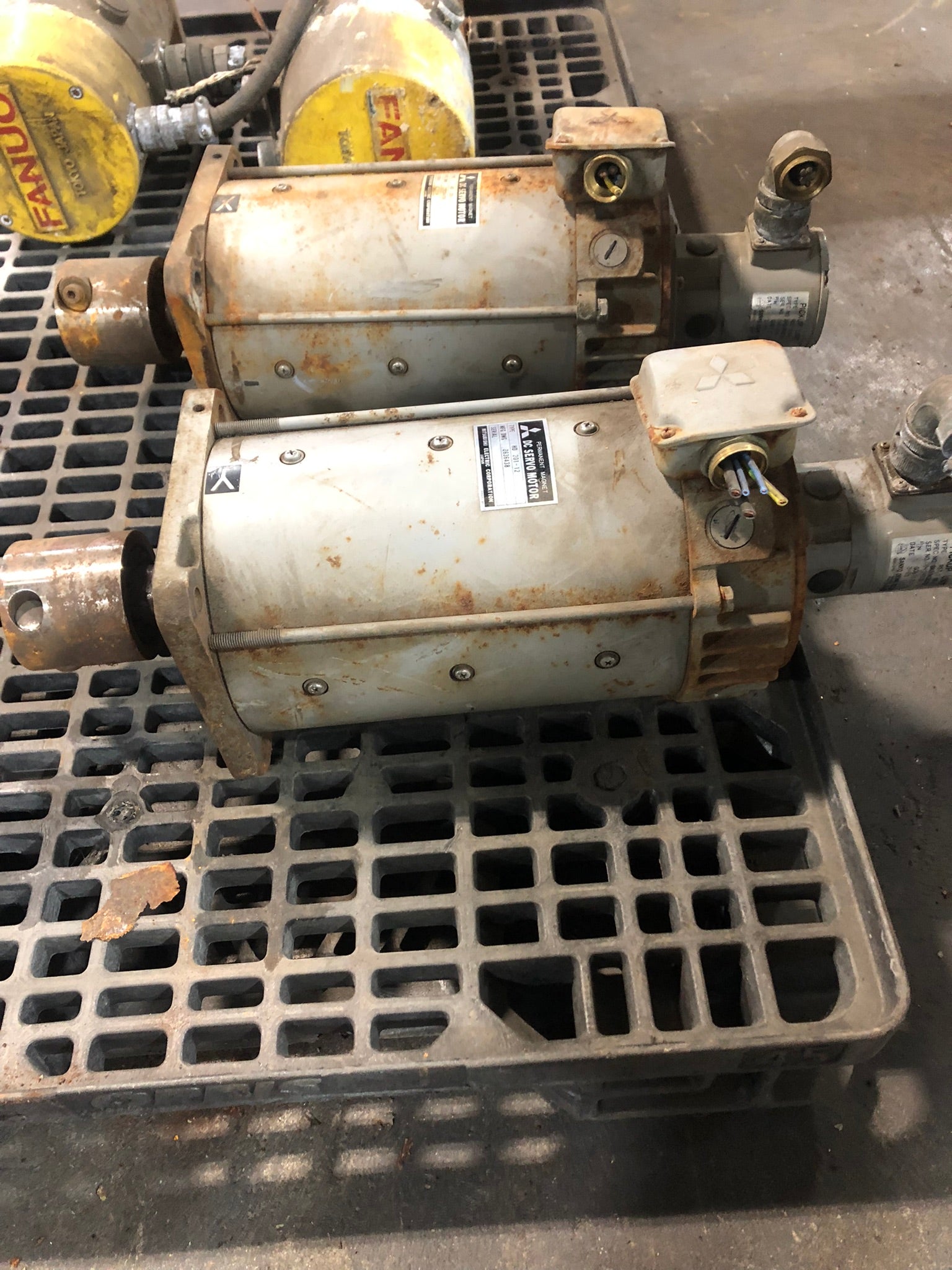 Mitsubishi Z636438 DC Servo Motor HD 201-12