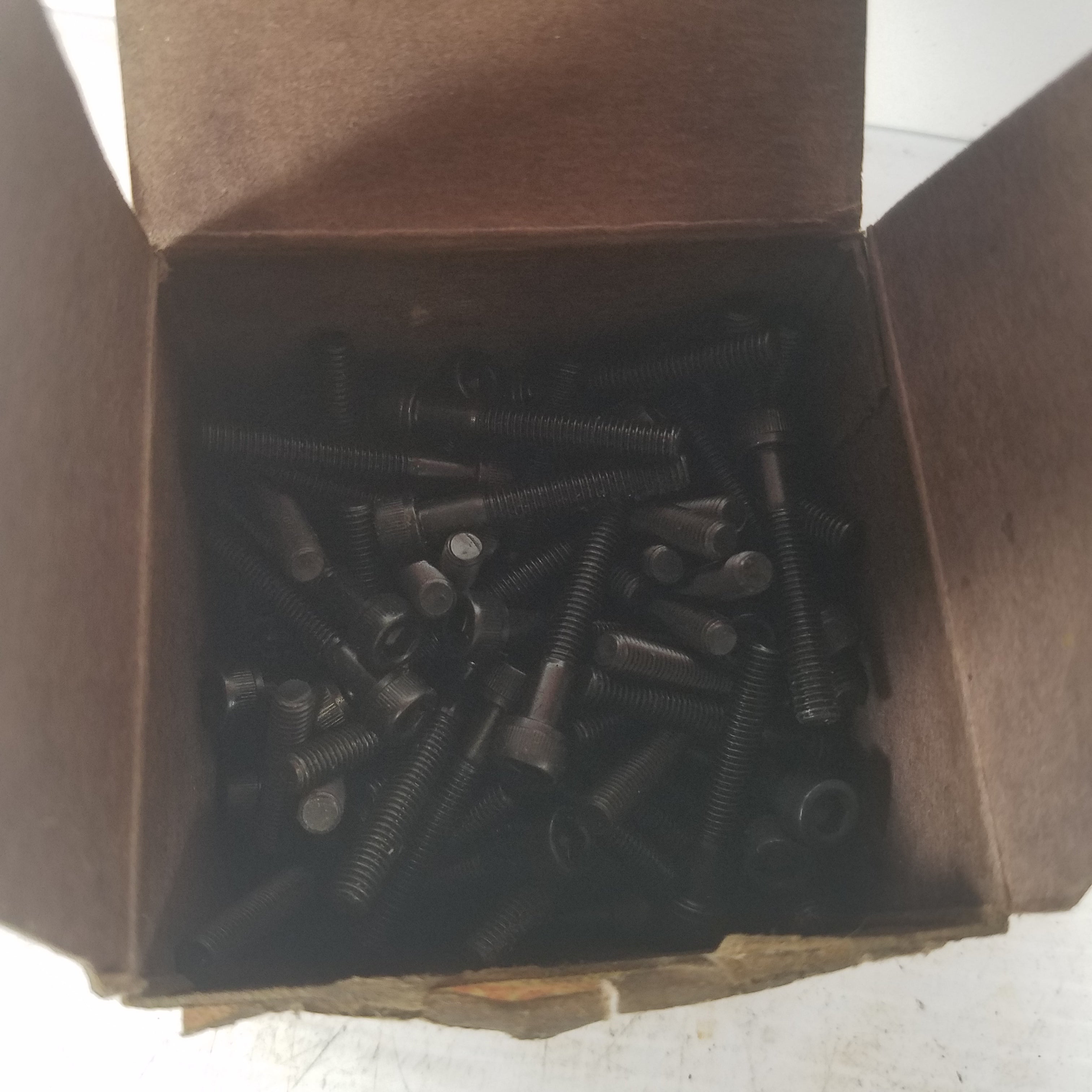 Brighton-Best 011133-100 Socket Head Cap Screws Alloy (Box of ~50)