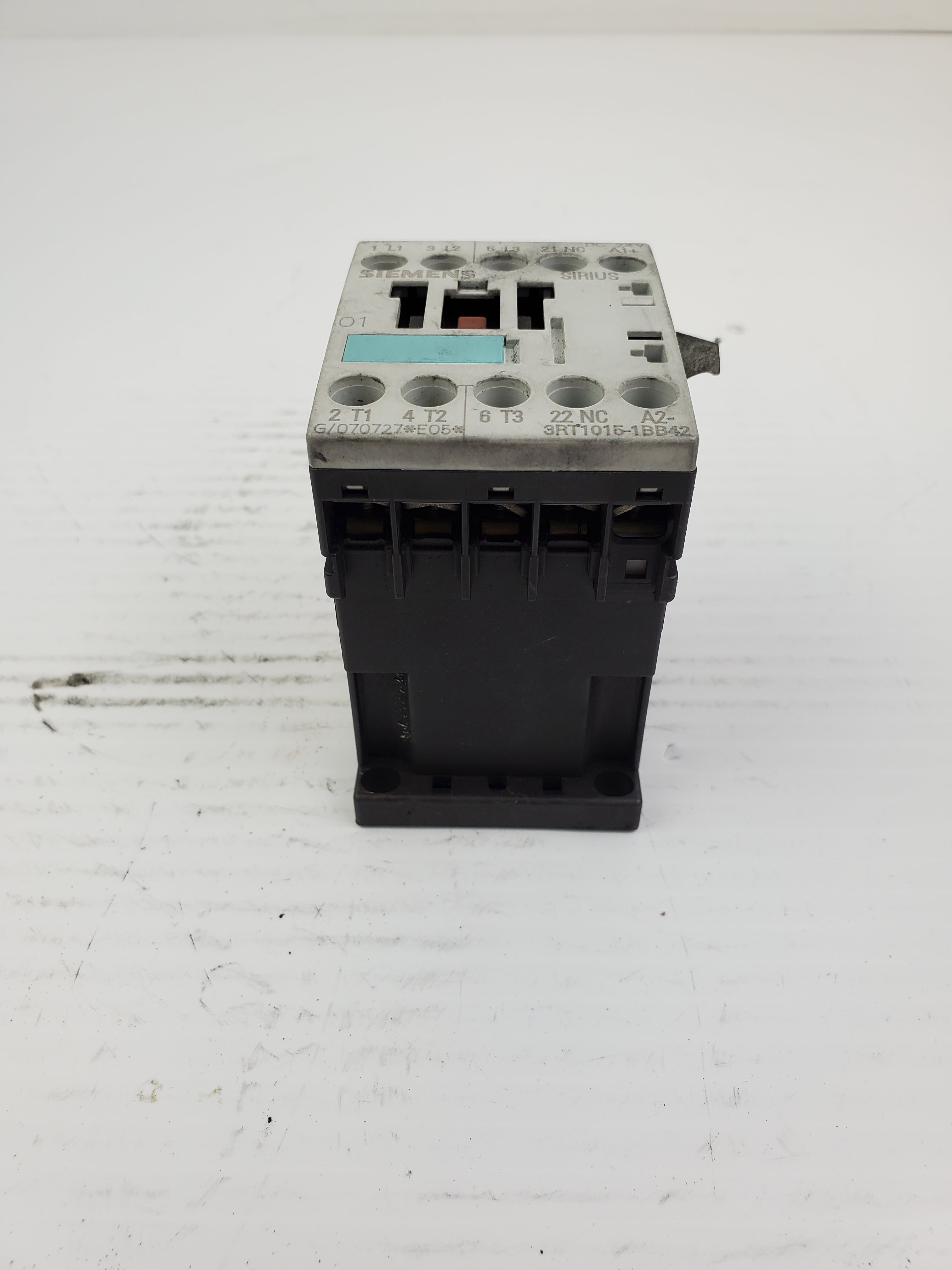 Siemens 3RT1017-1BB42 Contactor 600V 3RT10171BB42