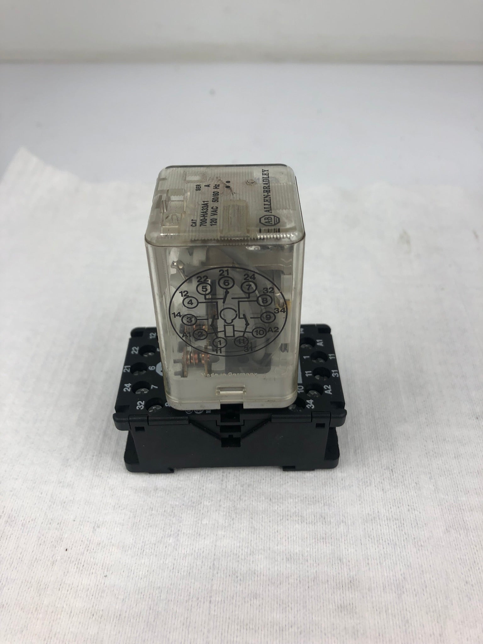 Allen Bradley 700-HA33A1 Relay Series A with 700-HN 101 Base Series B