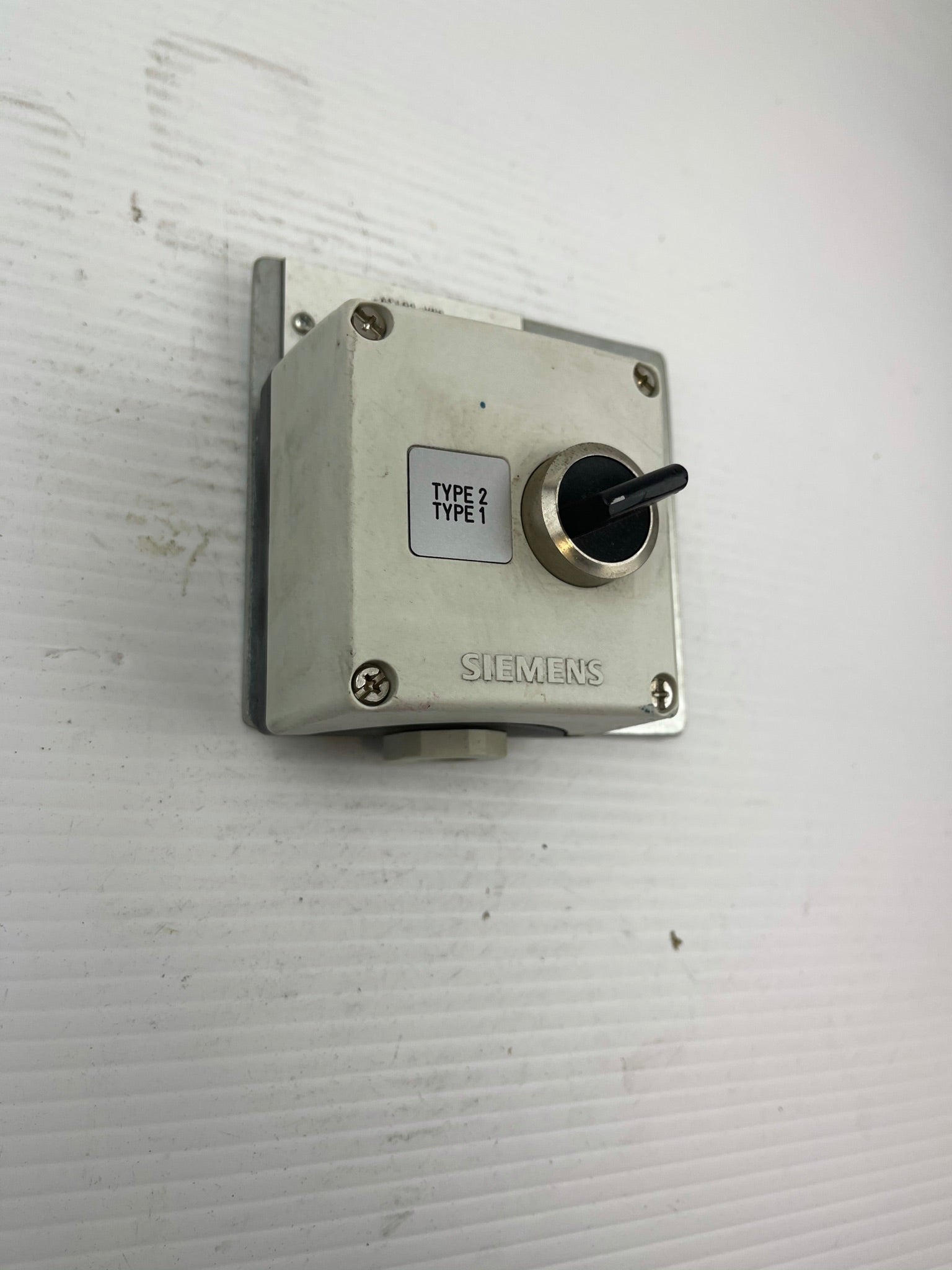 Siemens 2 Position Knob on Plastic Enclosure Box PG 16