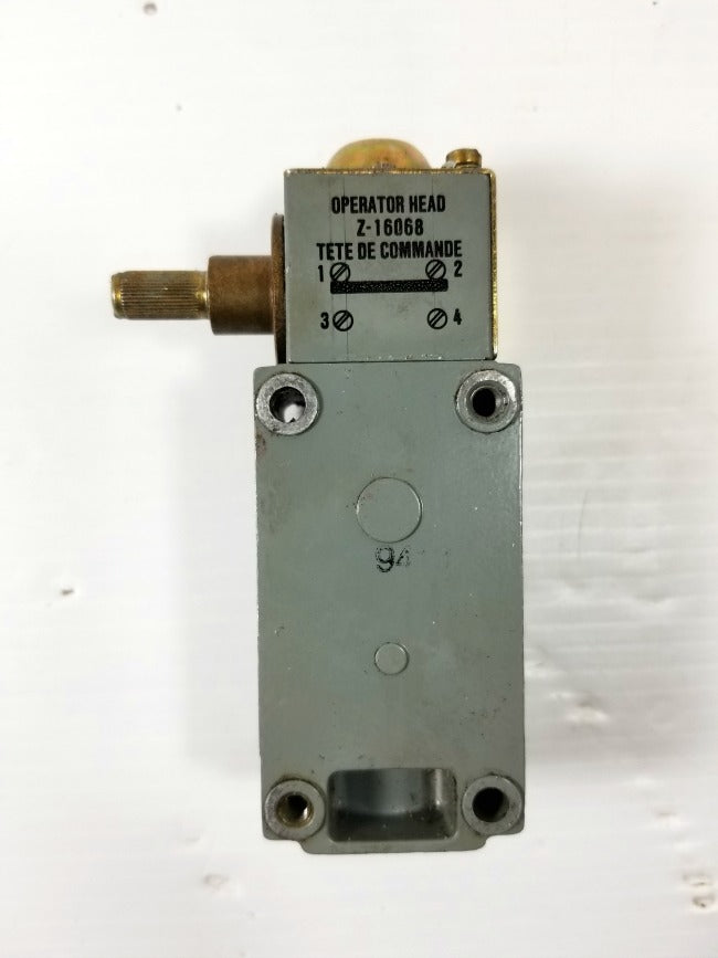 Allen Bradley Z-16068 Operator Head and Receptacle