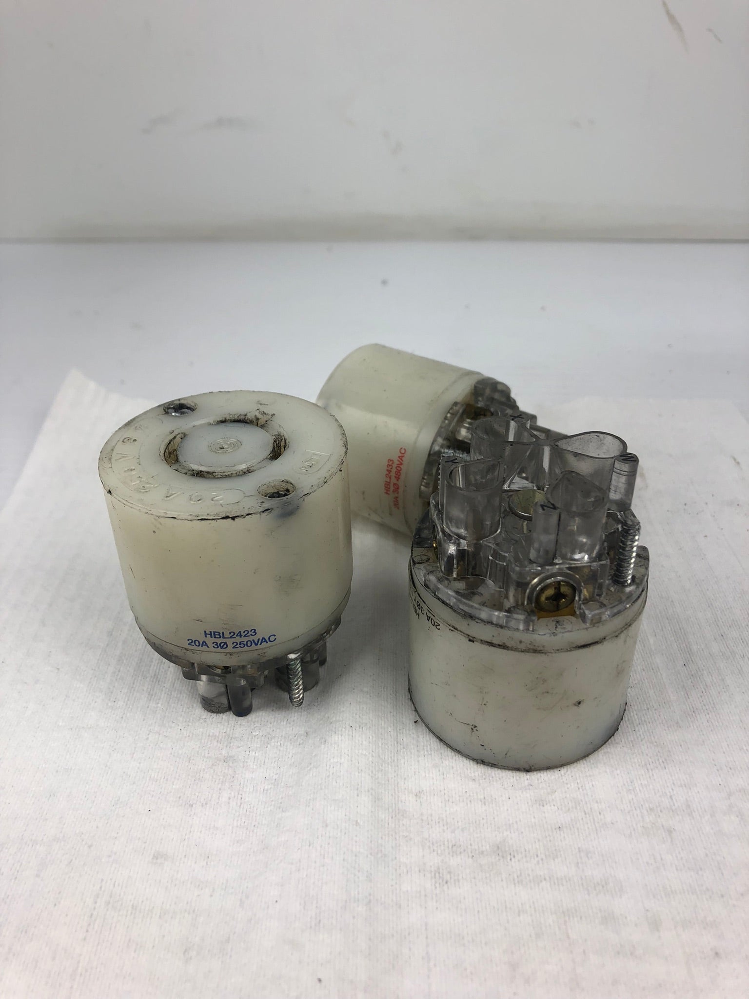 Hubbell HBL7413C HBL2423 HBL2433 Twist Lock Connectors - Lot of 3