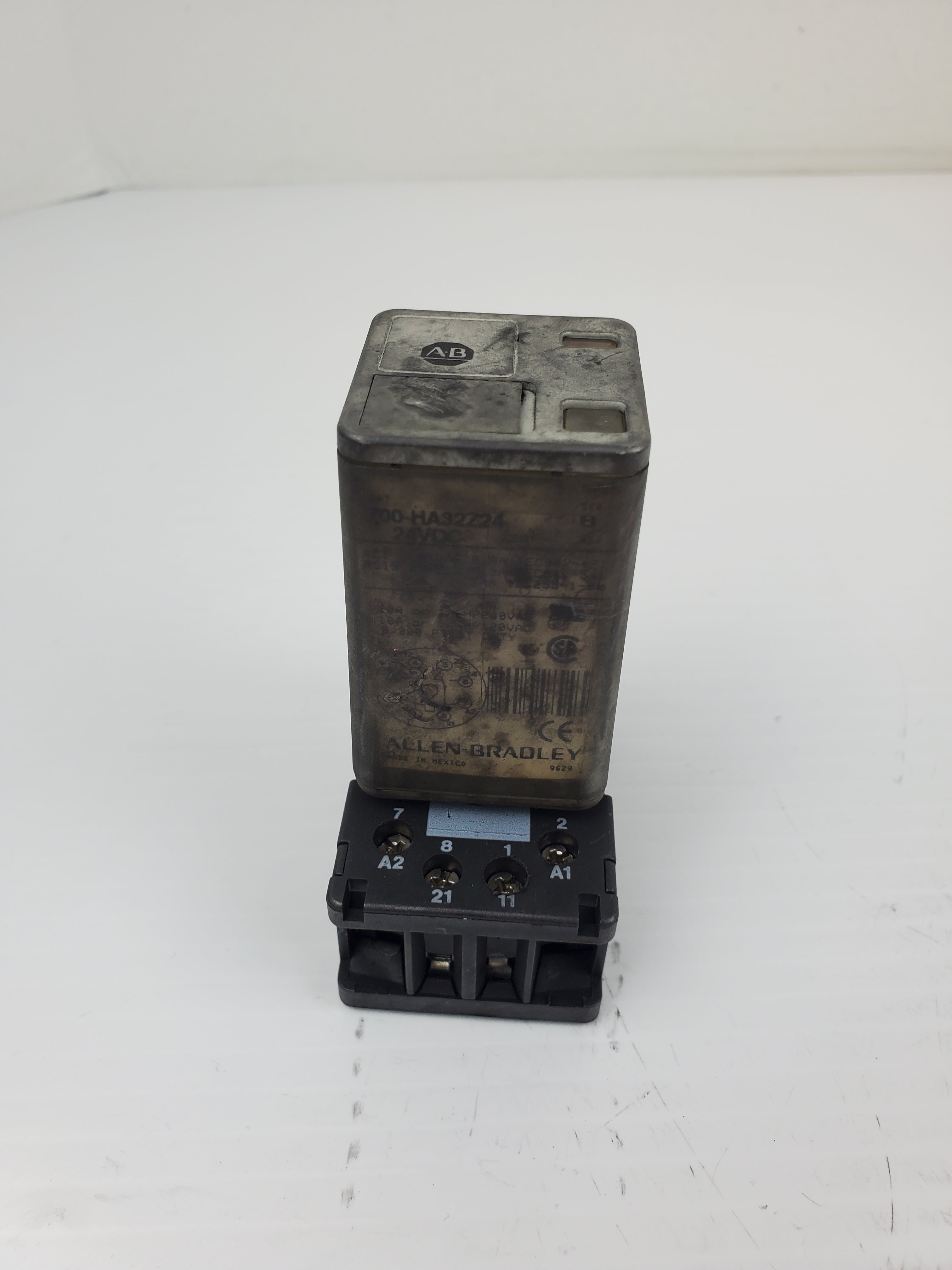 Allen-Bradley 700-HA32Z24 Series B 24VDC Relay with 700-HN100 Series B Socket